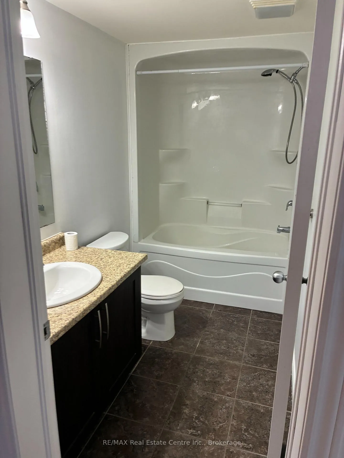 Photo 5 of Unit 1B, 32 Elmsdale Drive, Kitchener — HOMEH