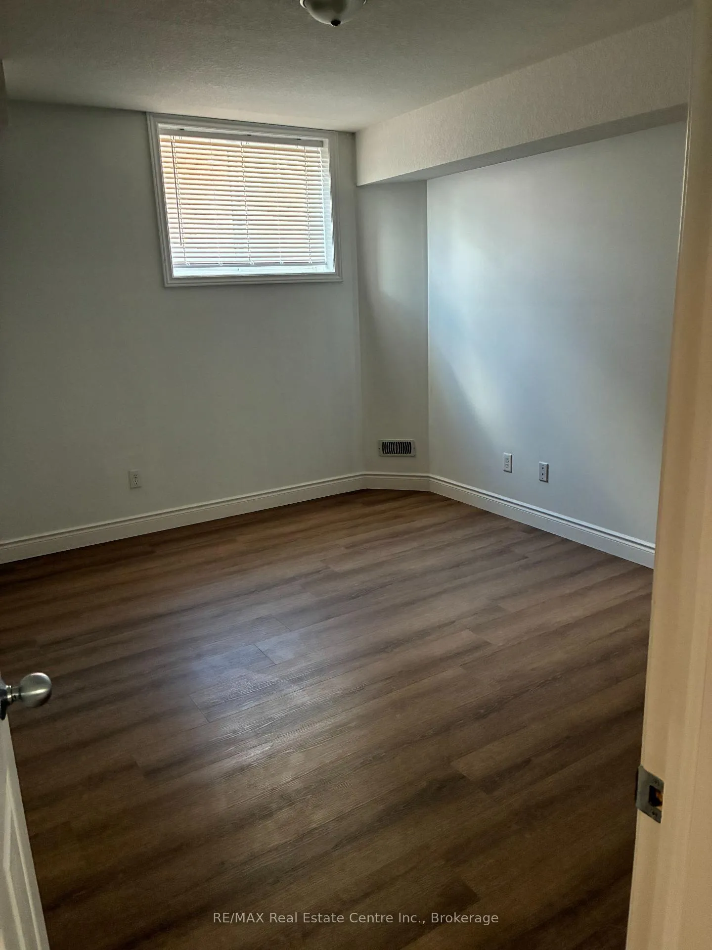Photo 6 of Unit 1B, 32 Elmsdale Drive, Kitchener — HOMEH