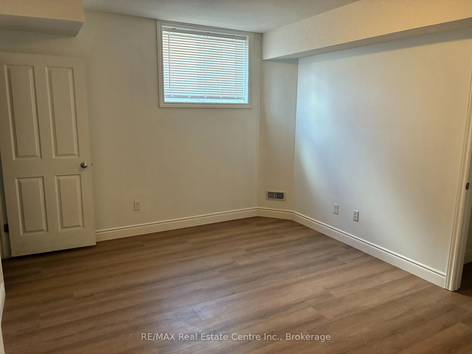 Photo 7 of Unit 1B, 32 Elmsdale Drive, Kitchener — HOMEH