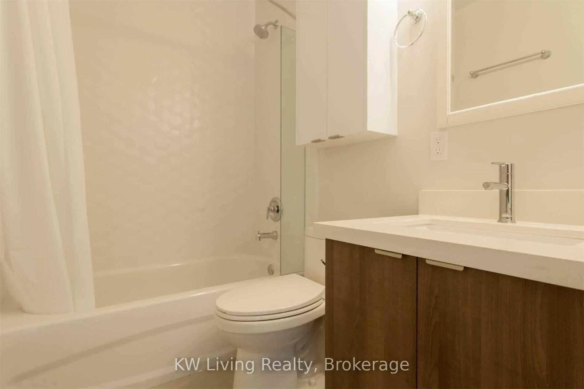 Photo 4 of Unit 3, 247 Chisholm Avenue, Toronto, Woodbine-Lumsden — HOMEH