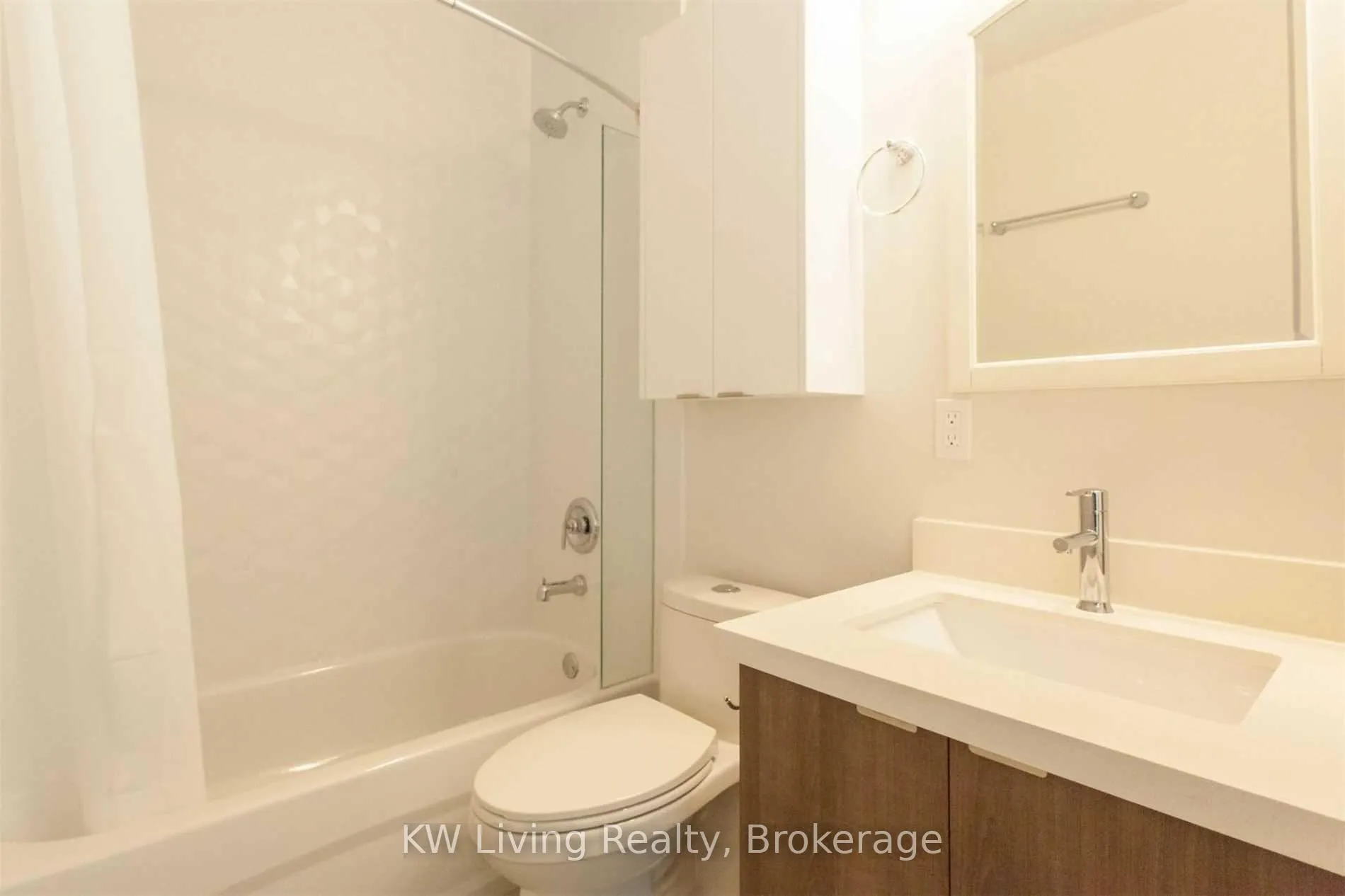 Photo 7 of Unit 3, 247 Chisholm Avenue, Toronto, Woodbine-Lumsden — HOMEH