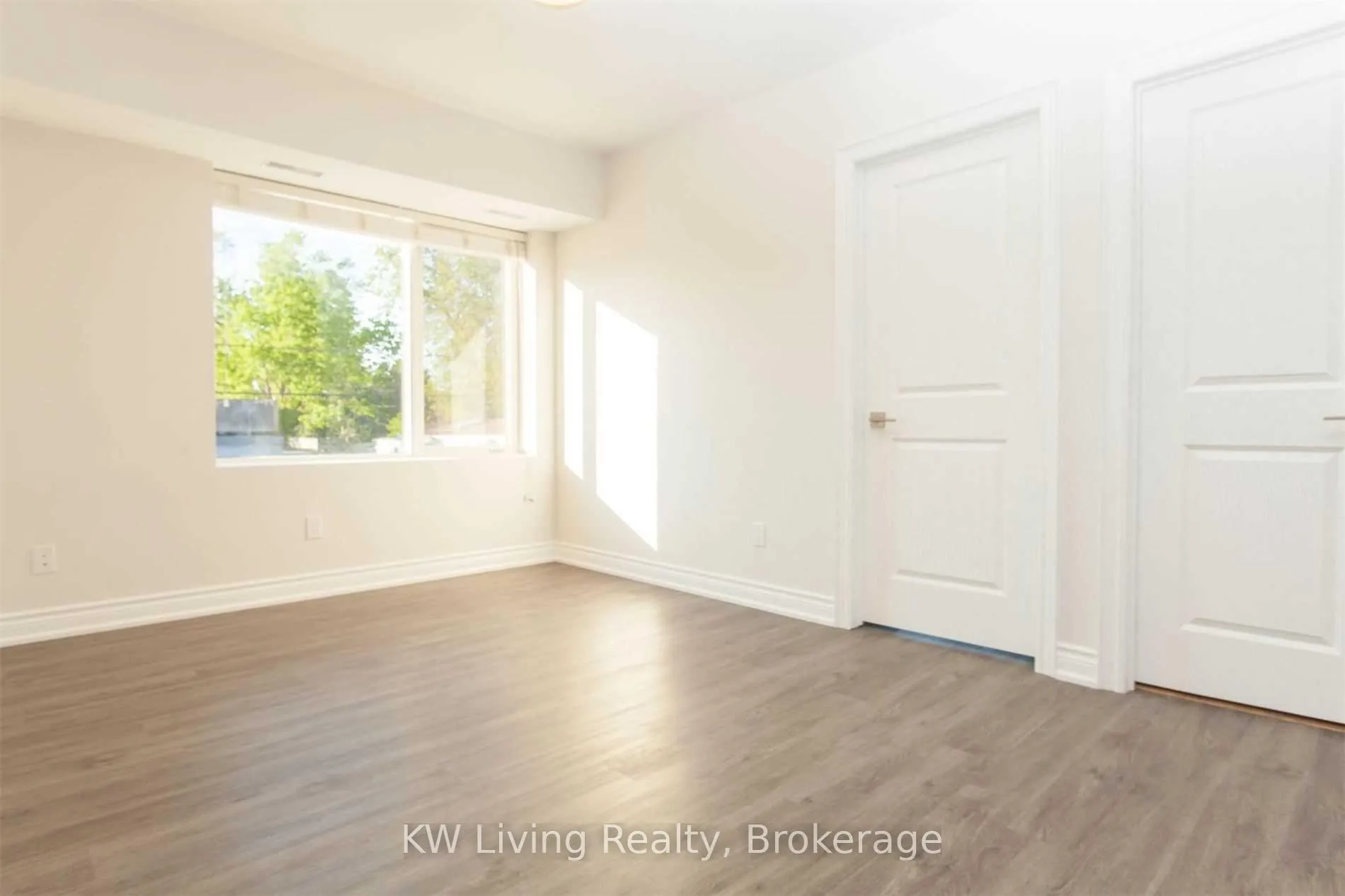 Photo 9 of Unit 3, 247 Chisholm Avenue, Toronto, Woodbine-Lumsden — HOMEH