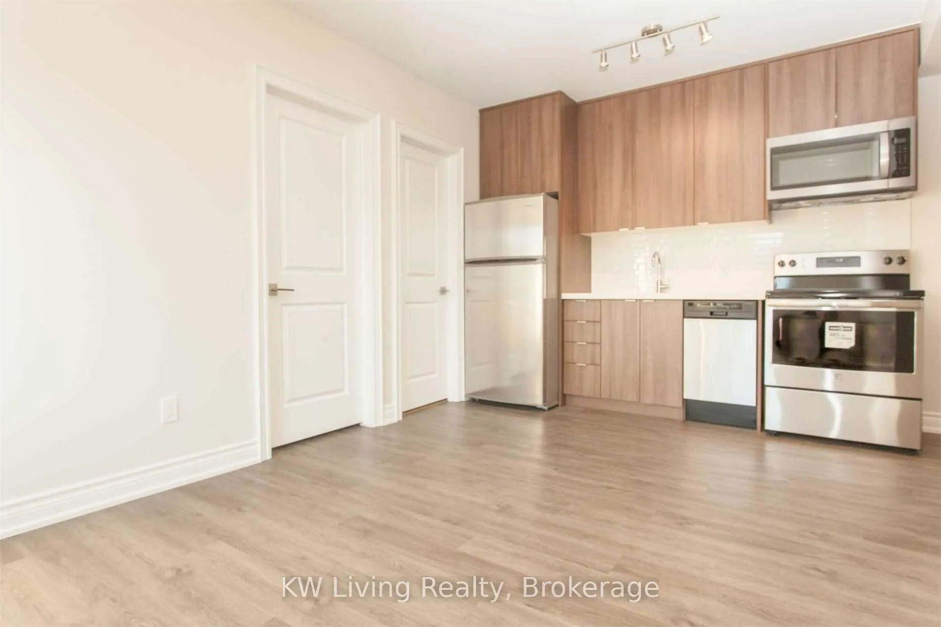 Photo 10 of Unit 3, 247 Chisholm Avenue, Toronto, Woodbine-Lumsden — HOMEH