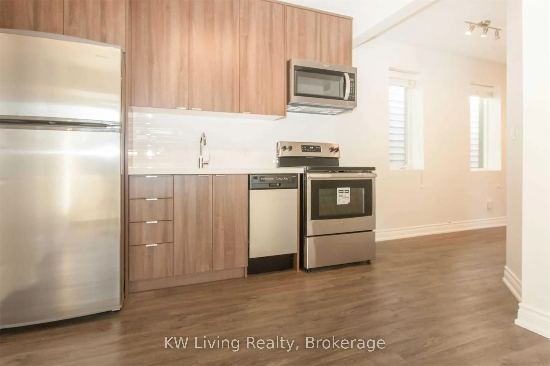 Photo 12 of Unit 3, 247 Chisholm Avenue, Toronto, Woodbine-Lumsden — HOMEH