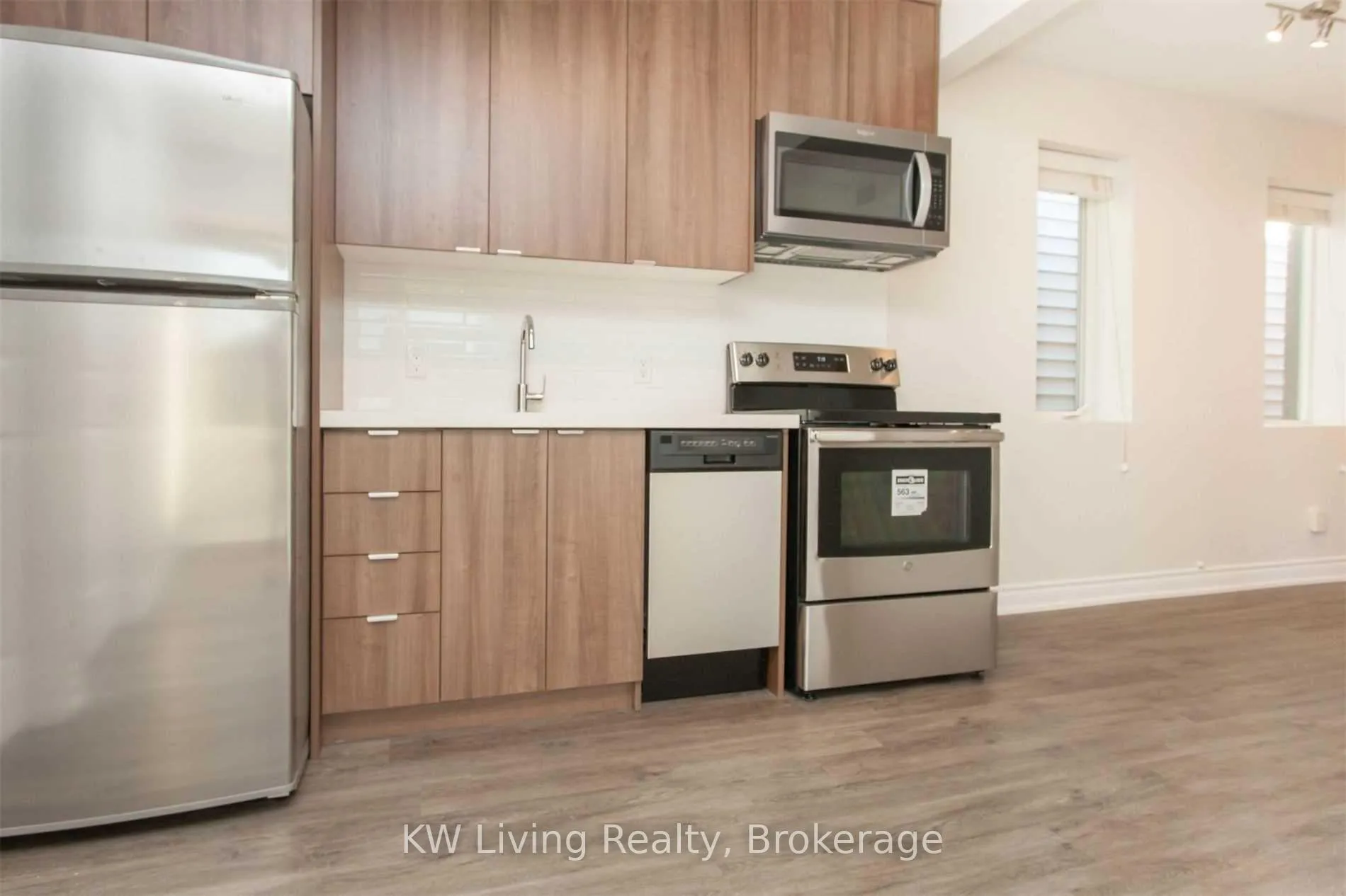 Photo 13 of Unit 3, 247 Chisholm Avenue, Toronto, Woodbine-Lumsden — HOMEH