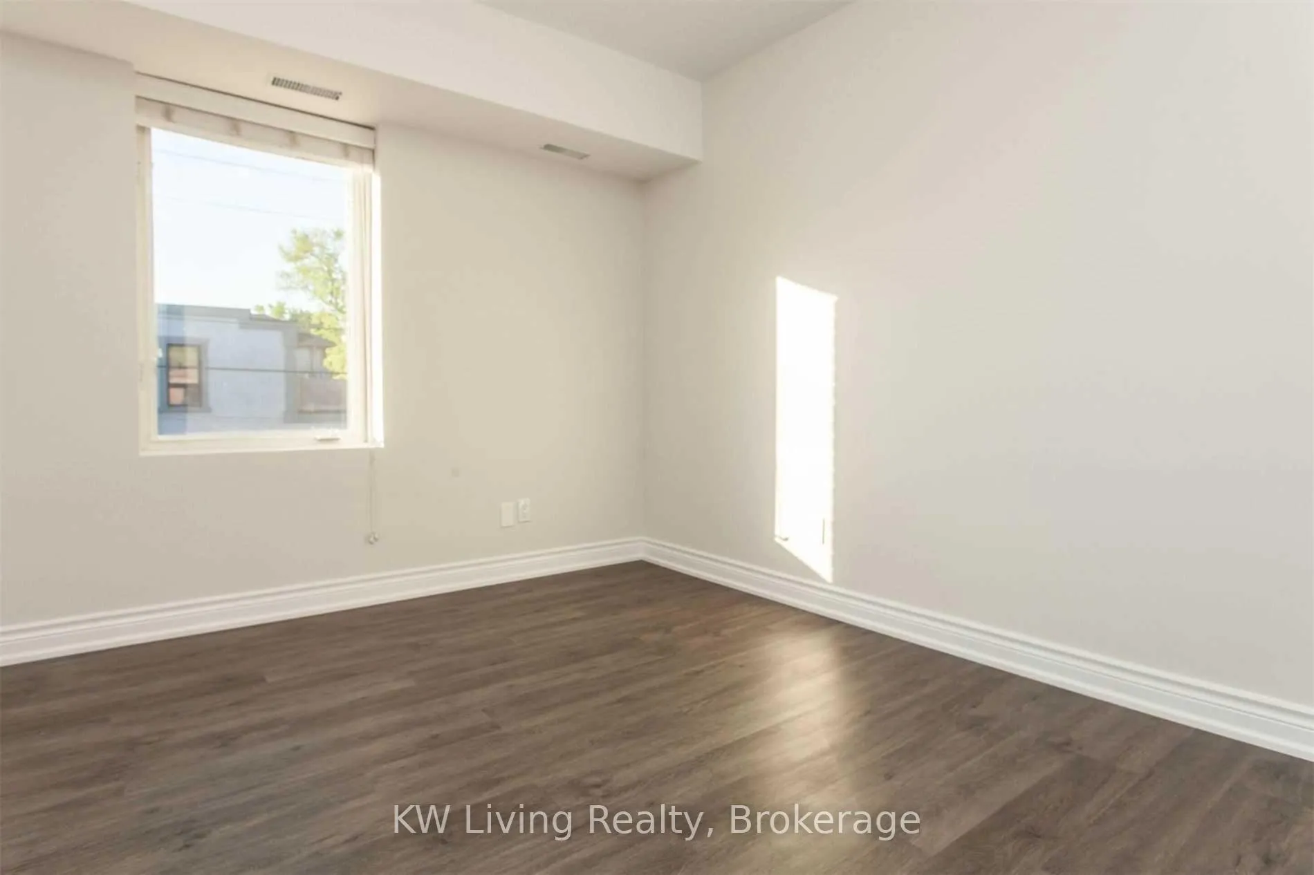 Photo 16 of Unit 3, 247 Chisholm Avenue, Toronto, Woodbine-Lumsden — HOMEH
