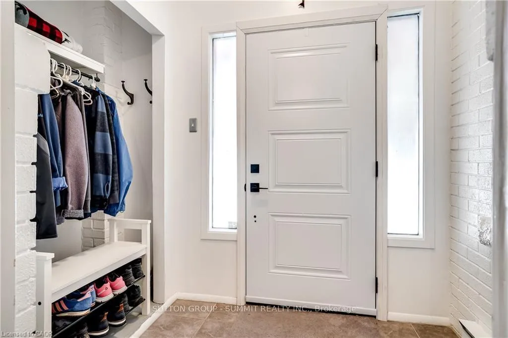 Photo 3 of 287 Graham Avenue S, Hamilton, Delta — HOMEH