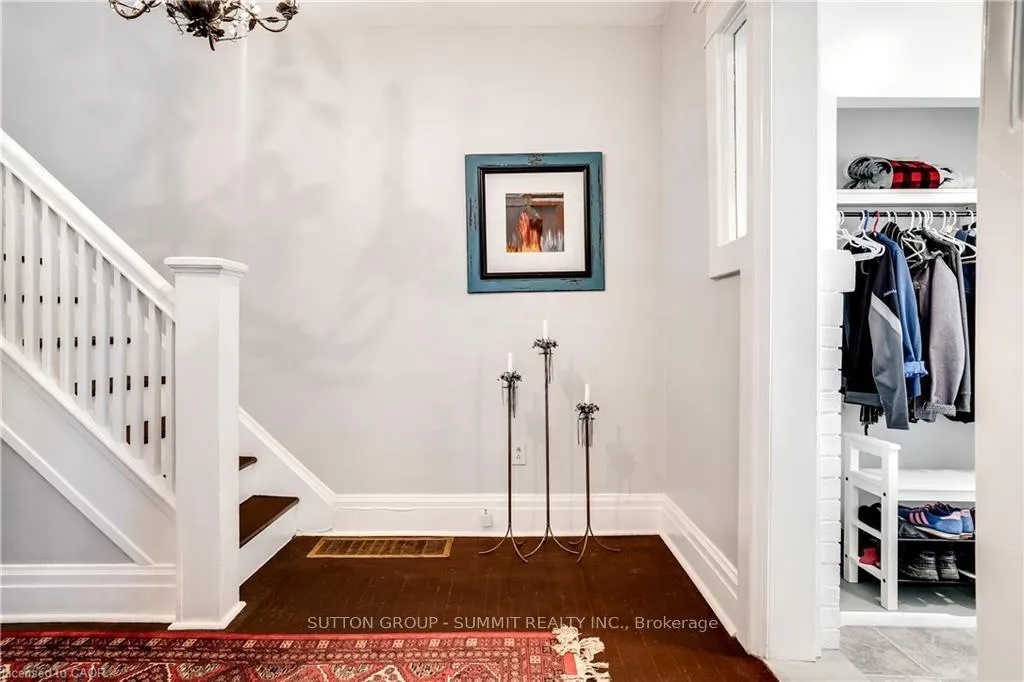 Photo 4 of 287 Graham Avenue S, Hamilton, Delta — HOMEH