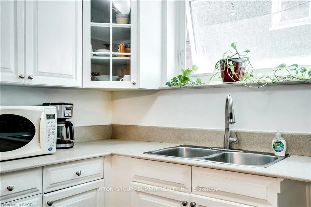 Photo 13 of 287 Graham Avenue S, Hamilton, Delta — HOMEH