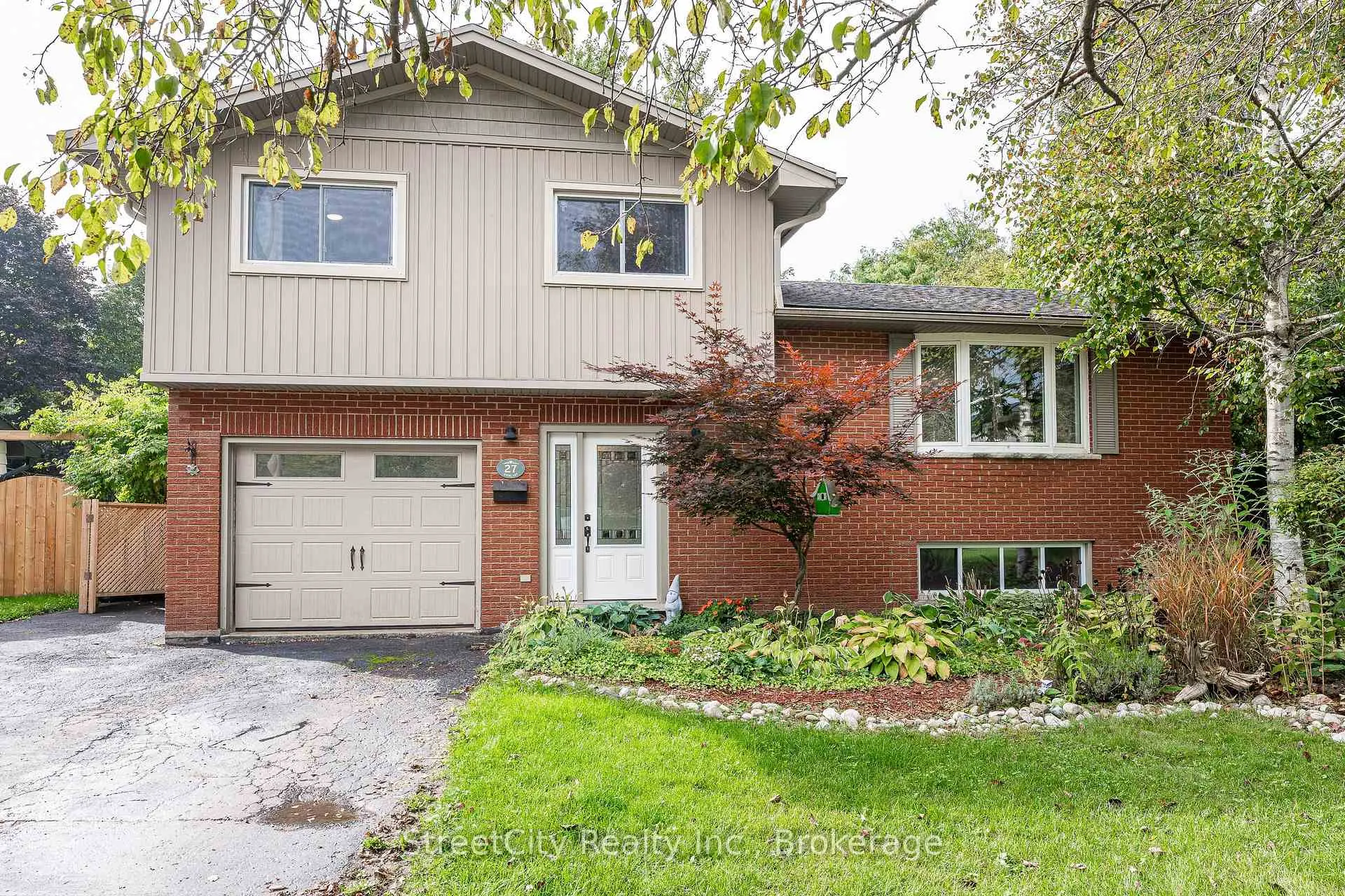 Front of 27 Riehl Court