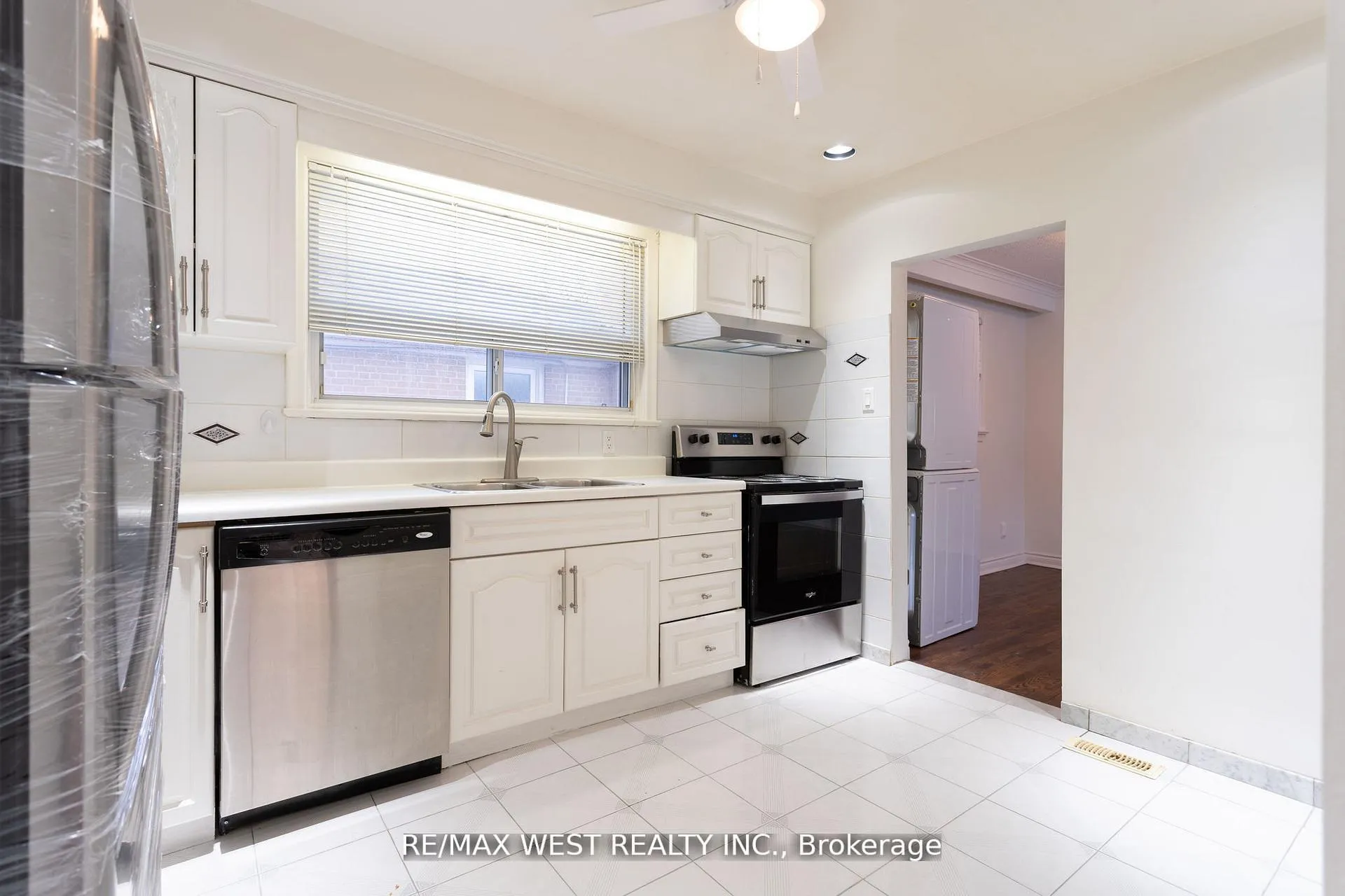 Photo 6 of Unit Main, 28 Paragon Road, Etobicoke, Kingsview Village-The Westway — HOMEH