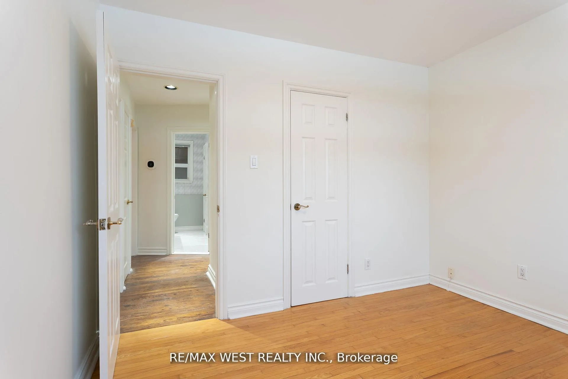 Photo 10 of Unit Main, 28 Paragon Road, Etobicoke, Kingsview Village-The Westway — HOMEH