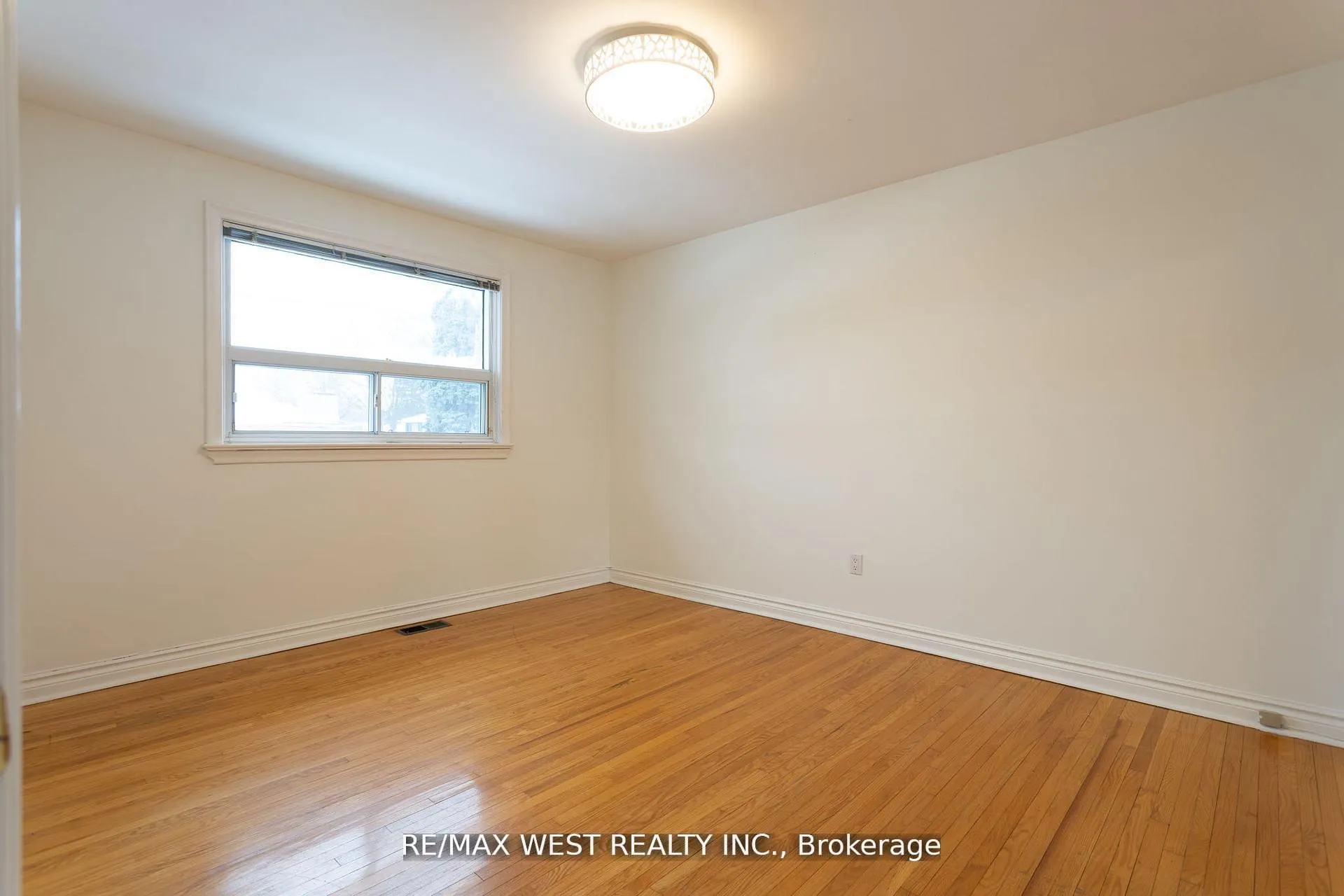 Photo 11 of Unit Main, 28 Paragon Road, Etobicoke, Kingsview Village-The Westway — HOMEH