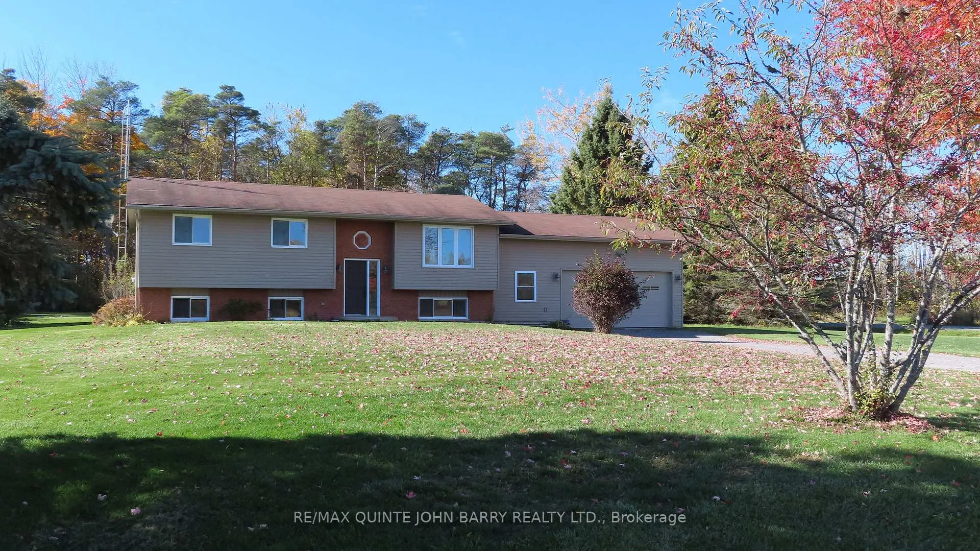 Photo 2 of 113 Barcovan Beach Road, Quinte West, Murray Ward — HOMEH