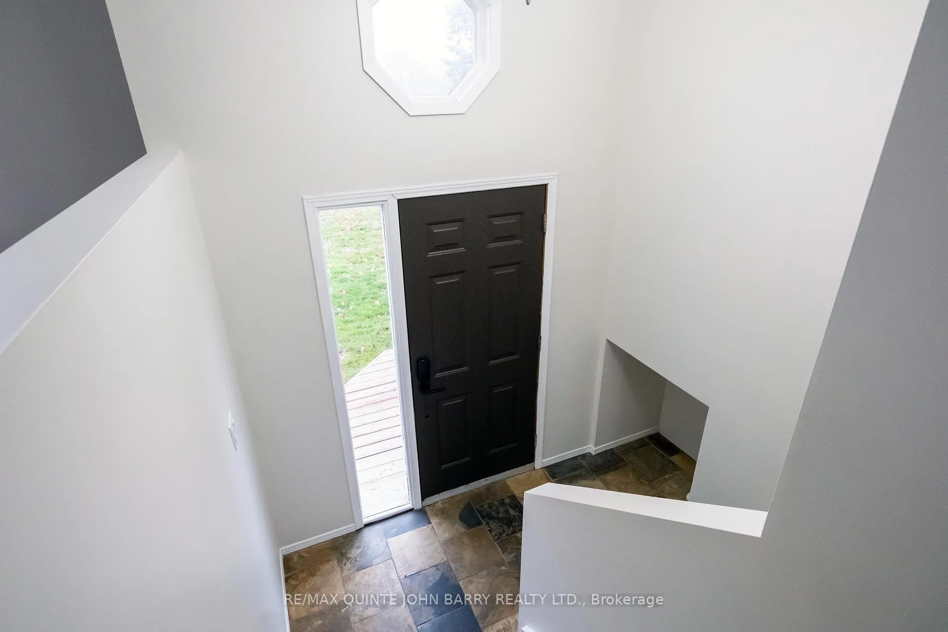 Photo 3 of 113 Barcovan Beach Road, Quinte West, Murray Ward — HOMEH