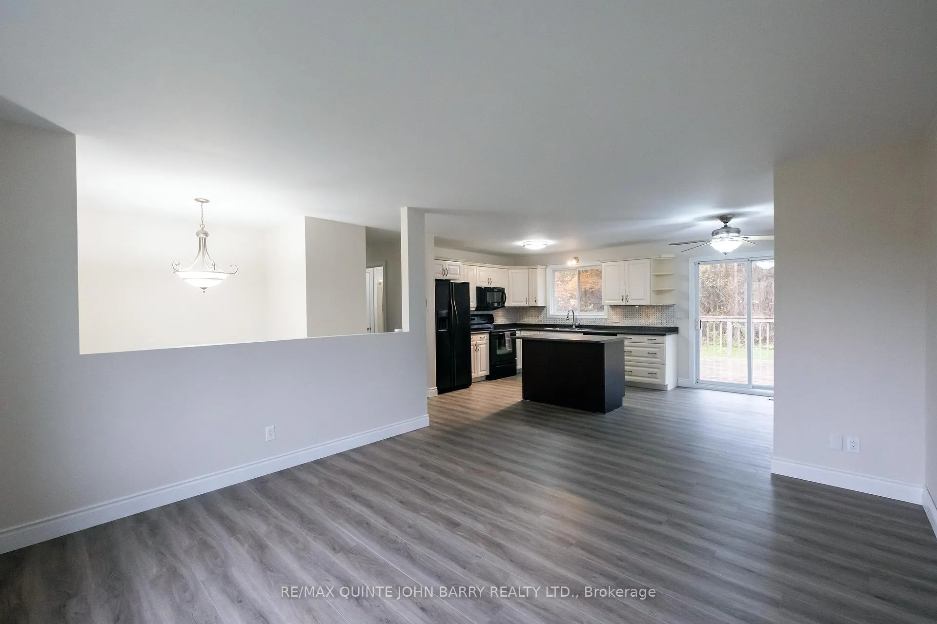Photo 6 of 113 Barcovan Beach Road, Quinte West, Murray Ward — HOMEH