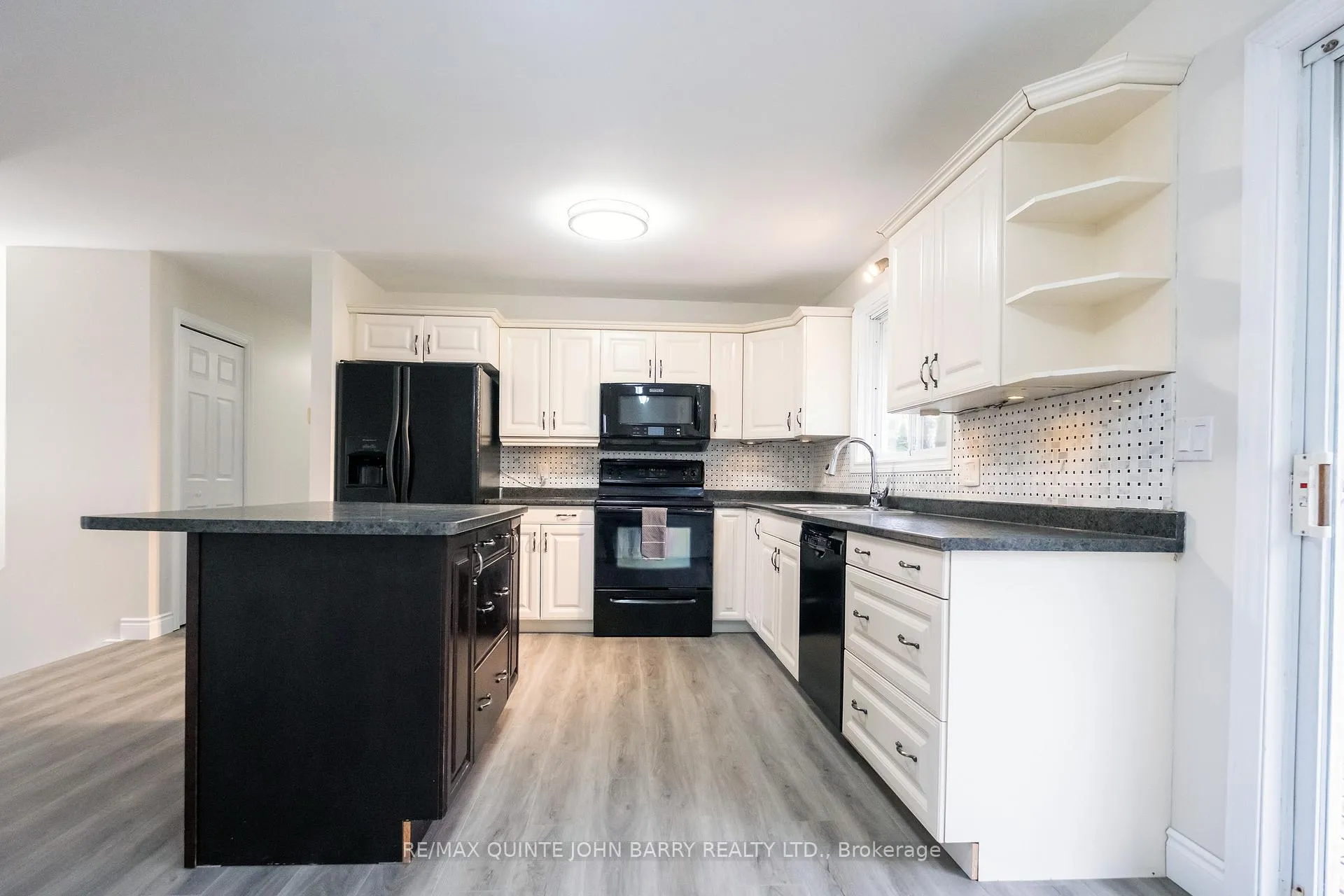 Photo 10 of 113 Barcovan Beach Road, Quinte West, Murray Ward — HOMEH