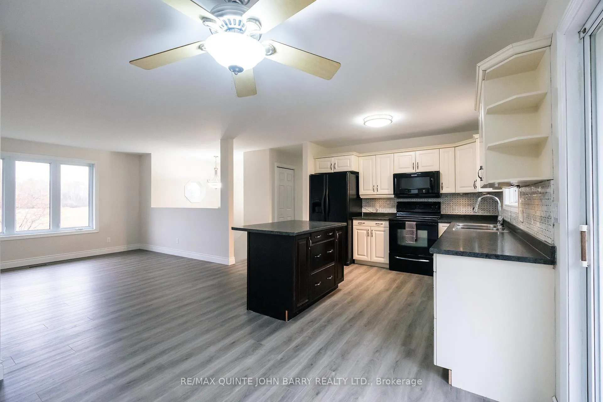 Photo 11 of 113 Barcovan Beach Road, Quinte West, Murray Ward — HOMEH