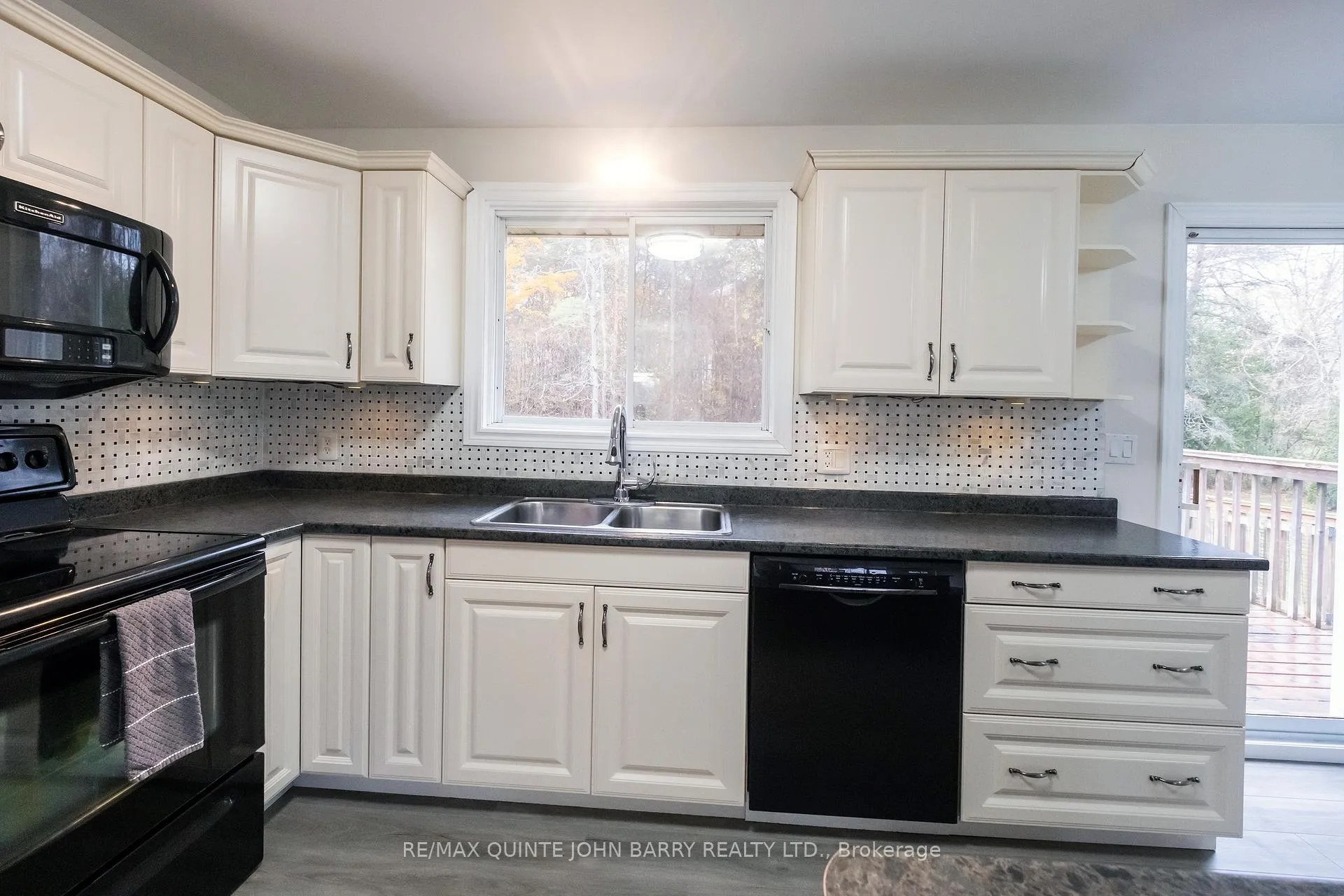 Photo 12 of 113 Barcovan Beach Road, Quinte West, Murray Ward — HOMEH