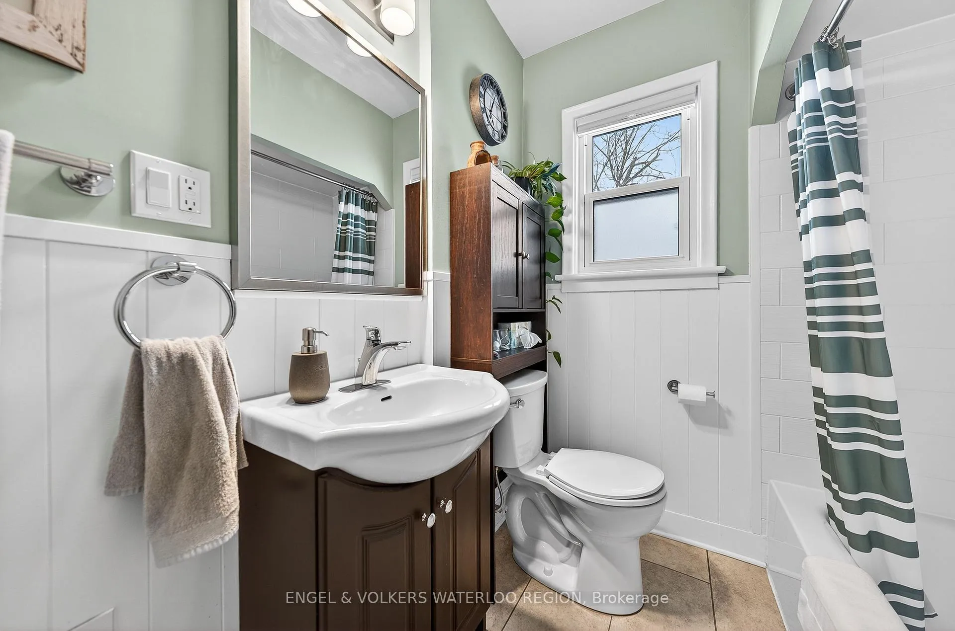 Photo 29 of 33 Elmwood Avenue, Kitchener — HOMEH