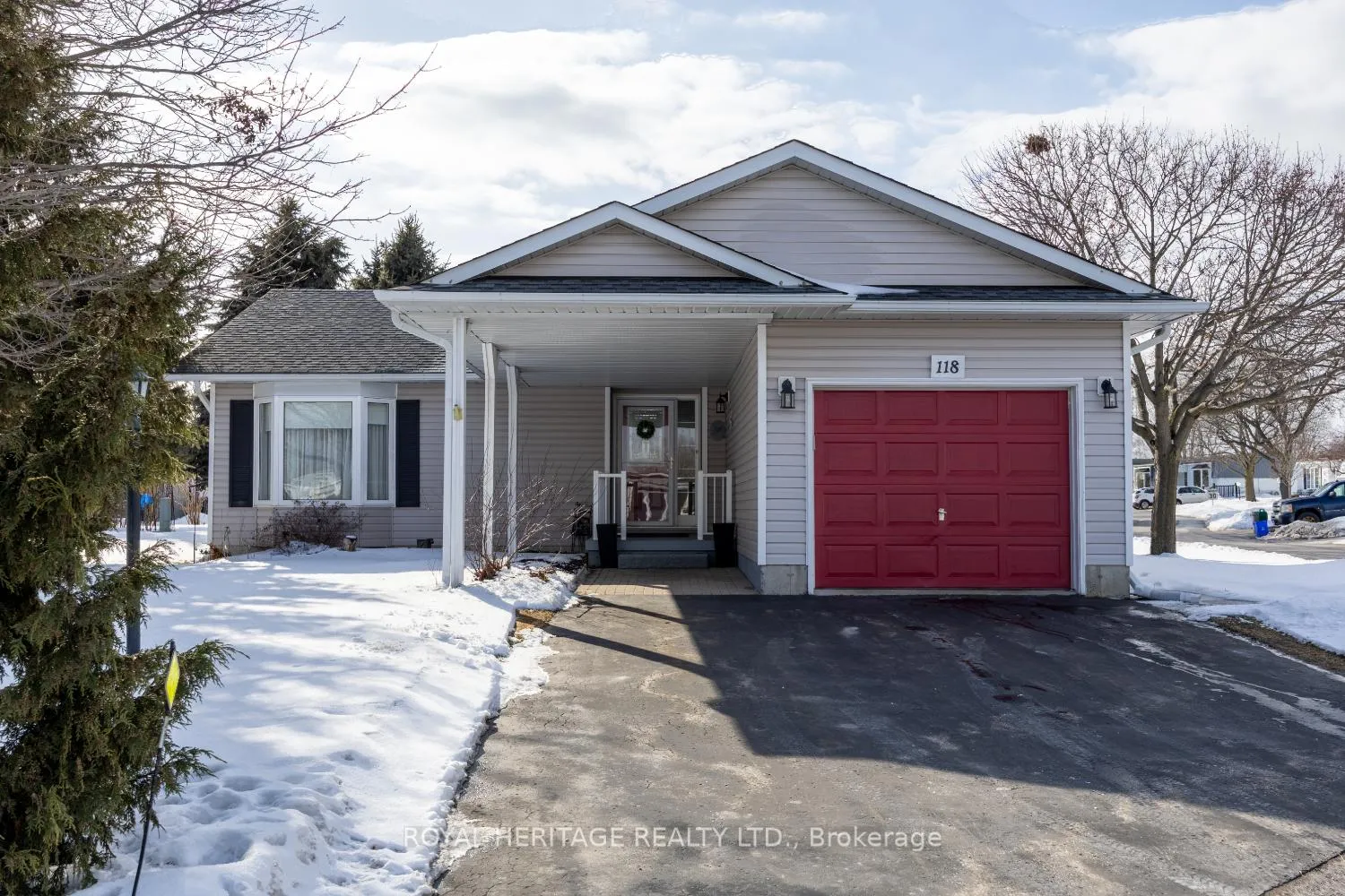 Front of 118 Bluffs Road