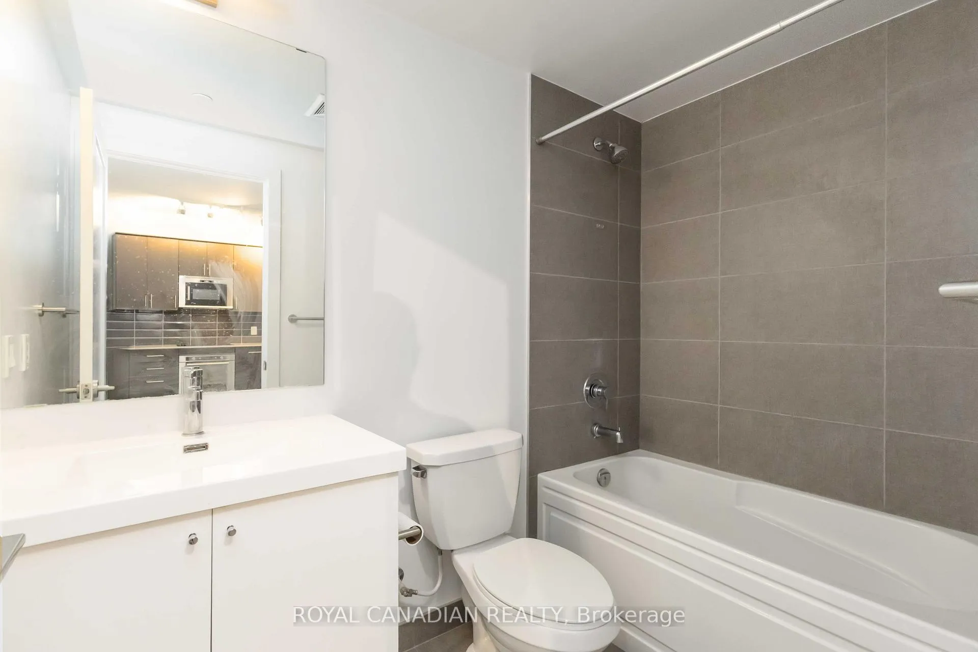 Photo 6 of Unit 2211, 2550 Simcoe Street N, Oshawa, Windfields — HOMEH