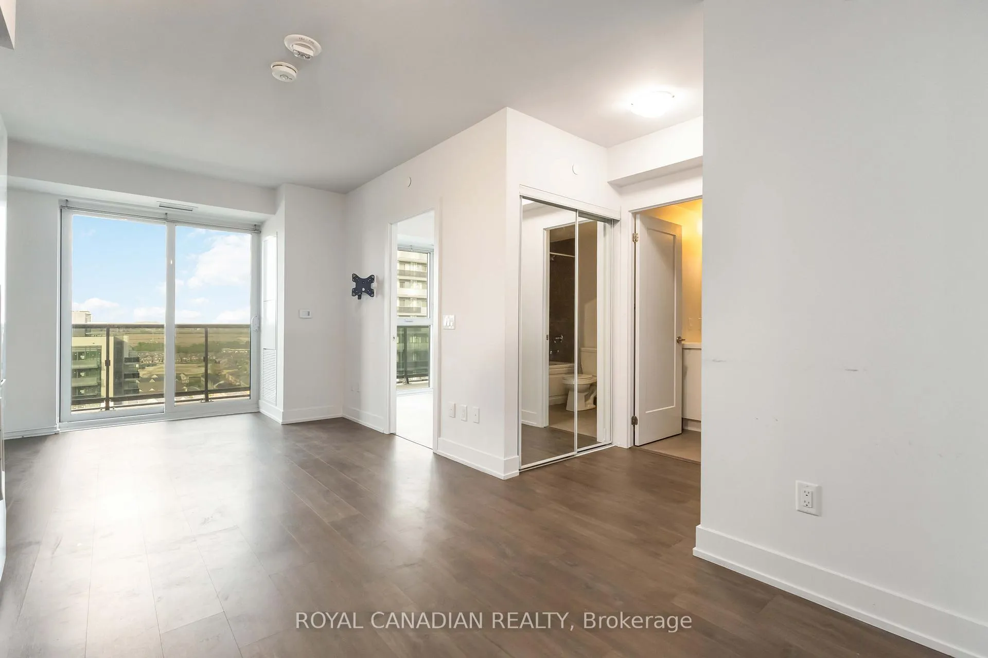 Photo 8 of Unit 2211, 2550 Simcoe Street N, Oshawa, Windfields — HOMEH