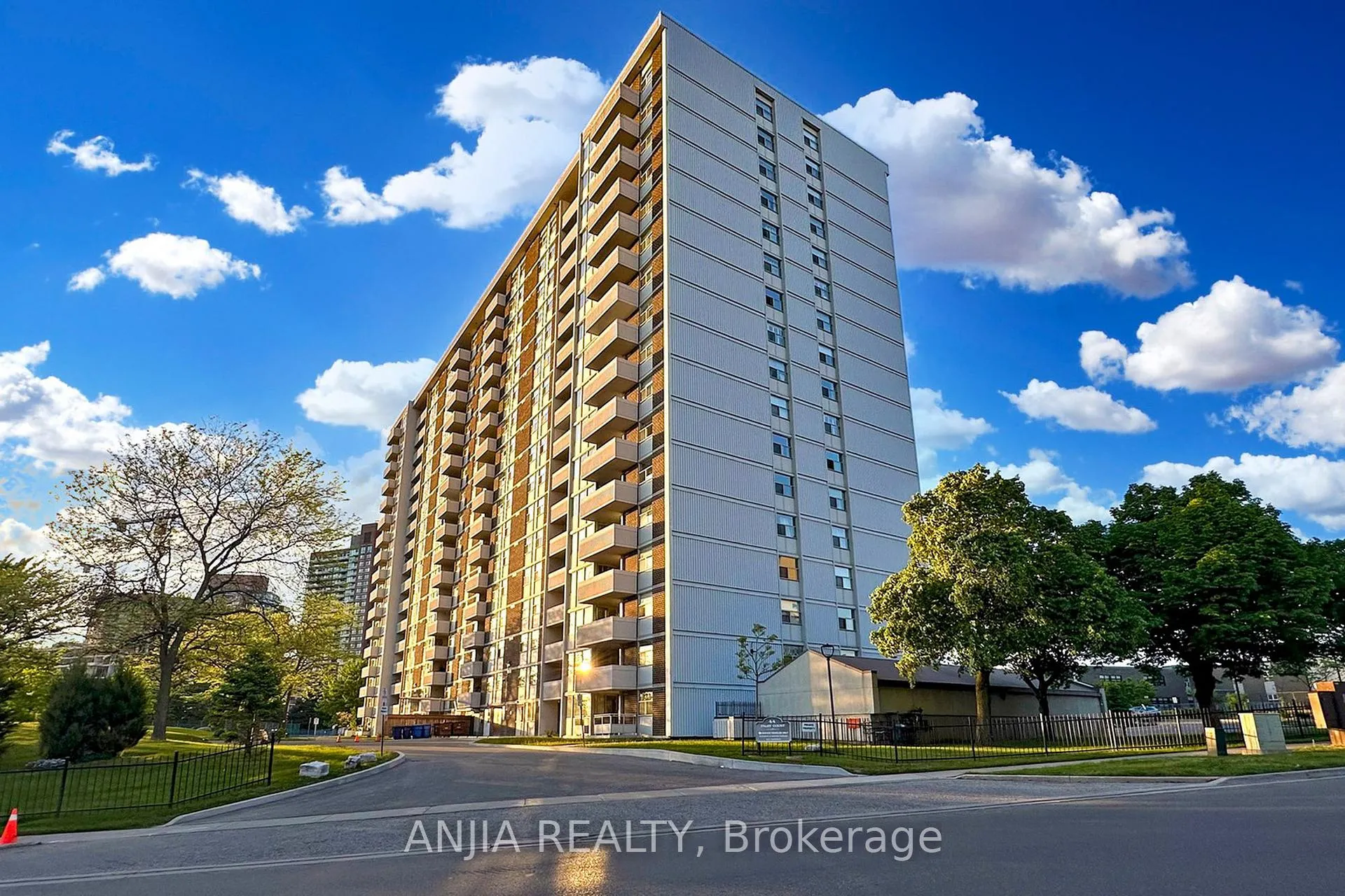 Photo 3 of Unit 1011, 44 Falby Court, Ajax, South East — HOMEH