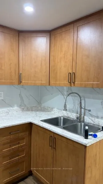 Photo 4 of 120 Tiller Trail, Brampton, Fletcher's Creek Village — HOMEH