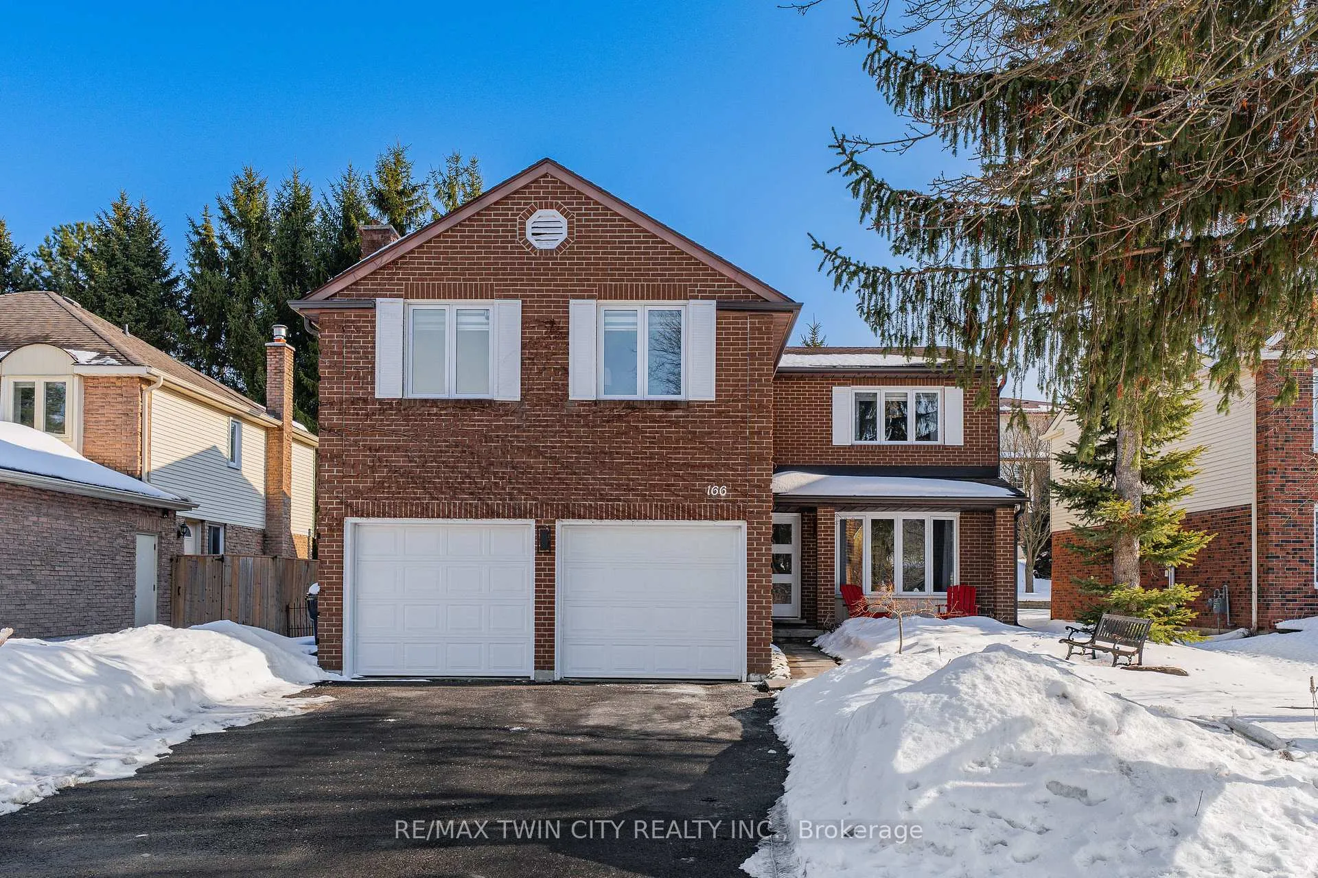 Photo 2 of 166 Westvale Drive, Waterloo — HOMEH