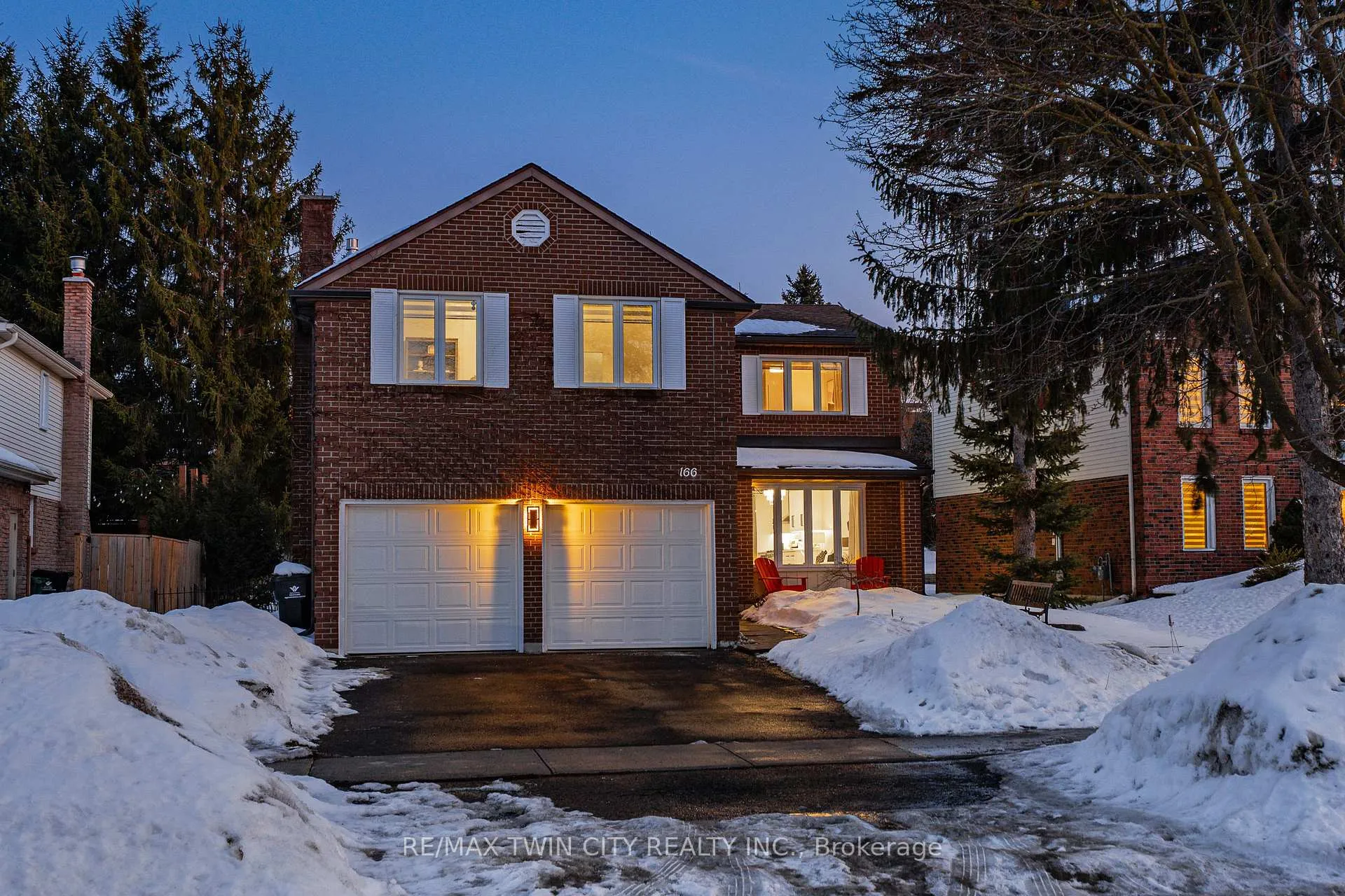Photo 3 of 166 Westvale Drive, Waterloo — HOMEH