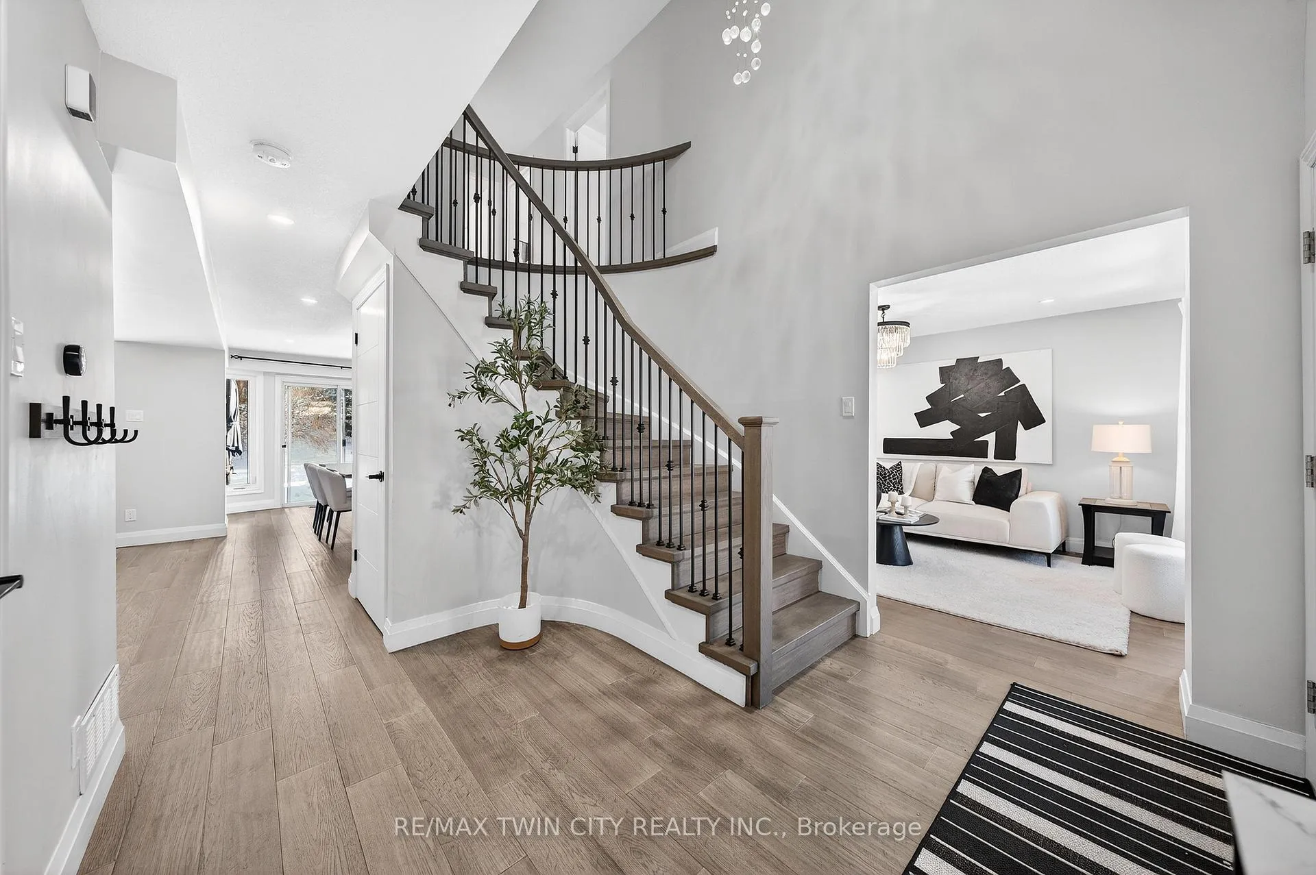 Photo 6 of 166 Westvale Drive, Waterloo — HOMEH