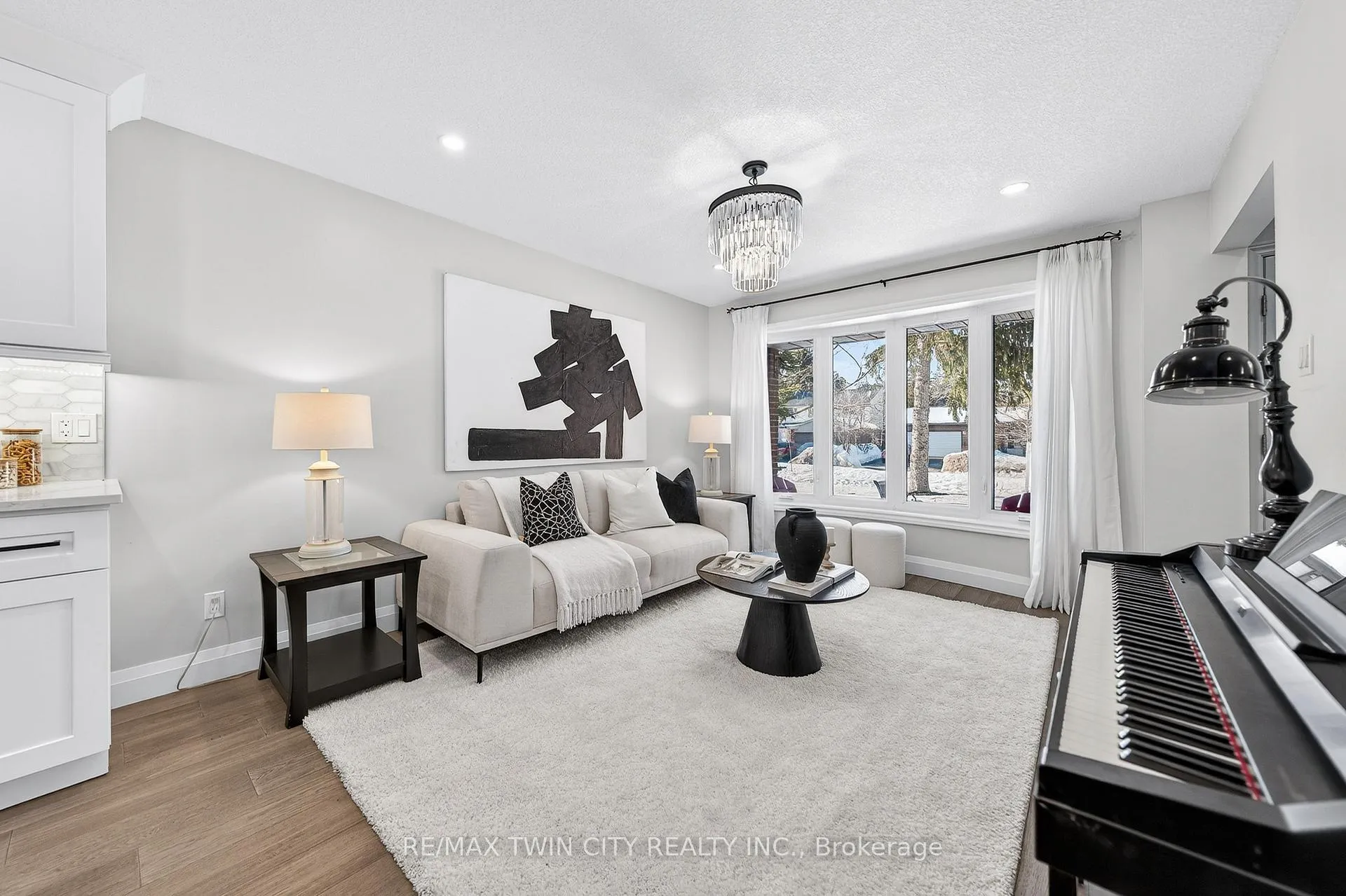 Photo 7 of 166 Westvale Drive, Waterloo — HOMEH