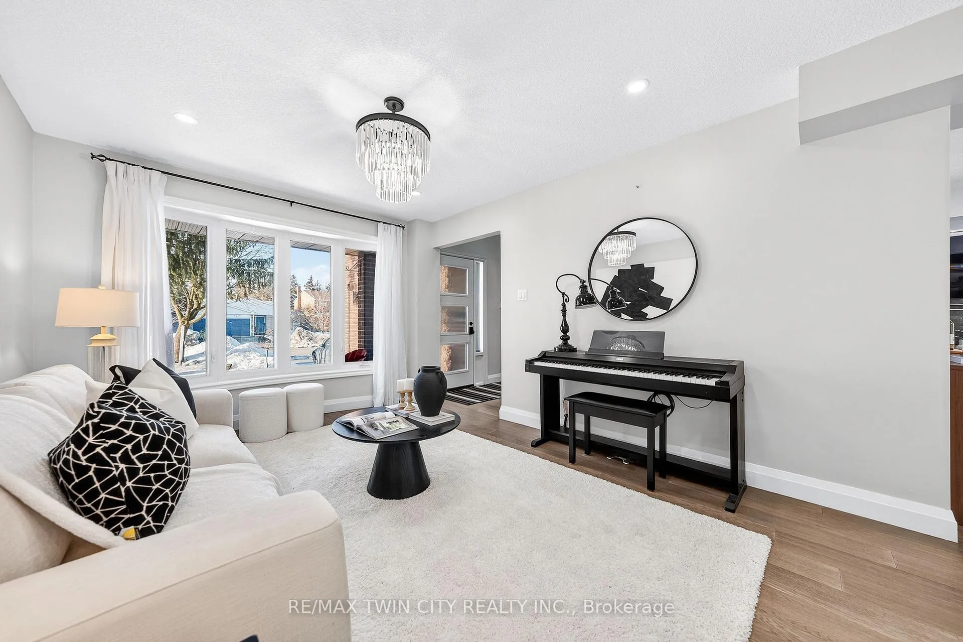 Photo 9 of 166 Westvale Drive, Waterloo — HOMEH