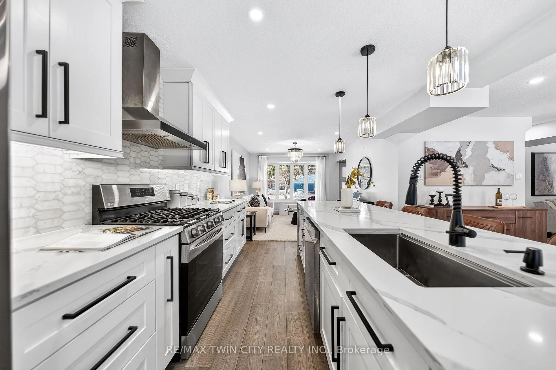 Photo 17 of 166 Westvale Drive, Waterloo — HOMEH