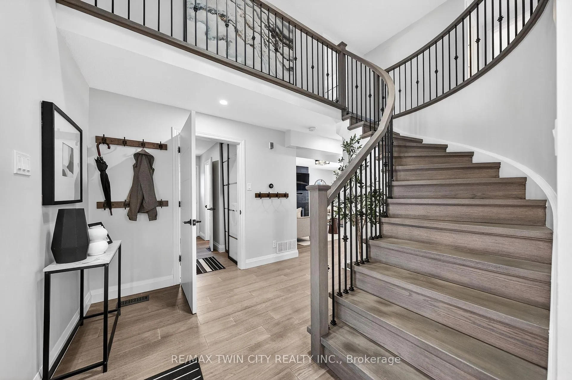 Photo 30 of 166 Westvale Drive, Waterloo — HOMEH