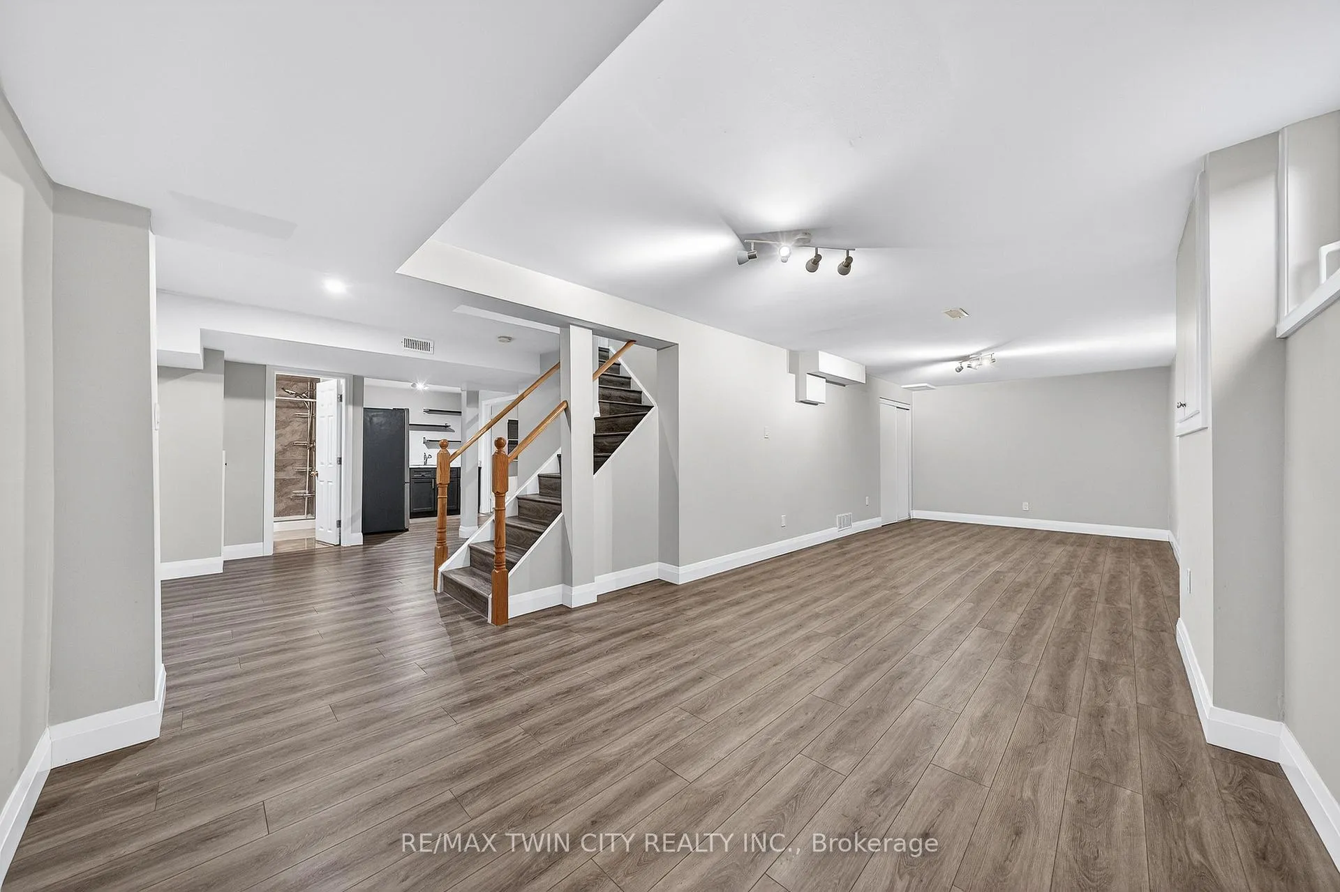 Photo 43 of 166 Westvale Drive, Waterloo — HOMEH