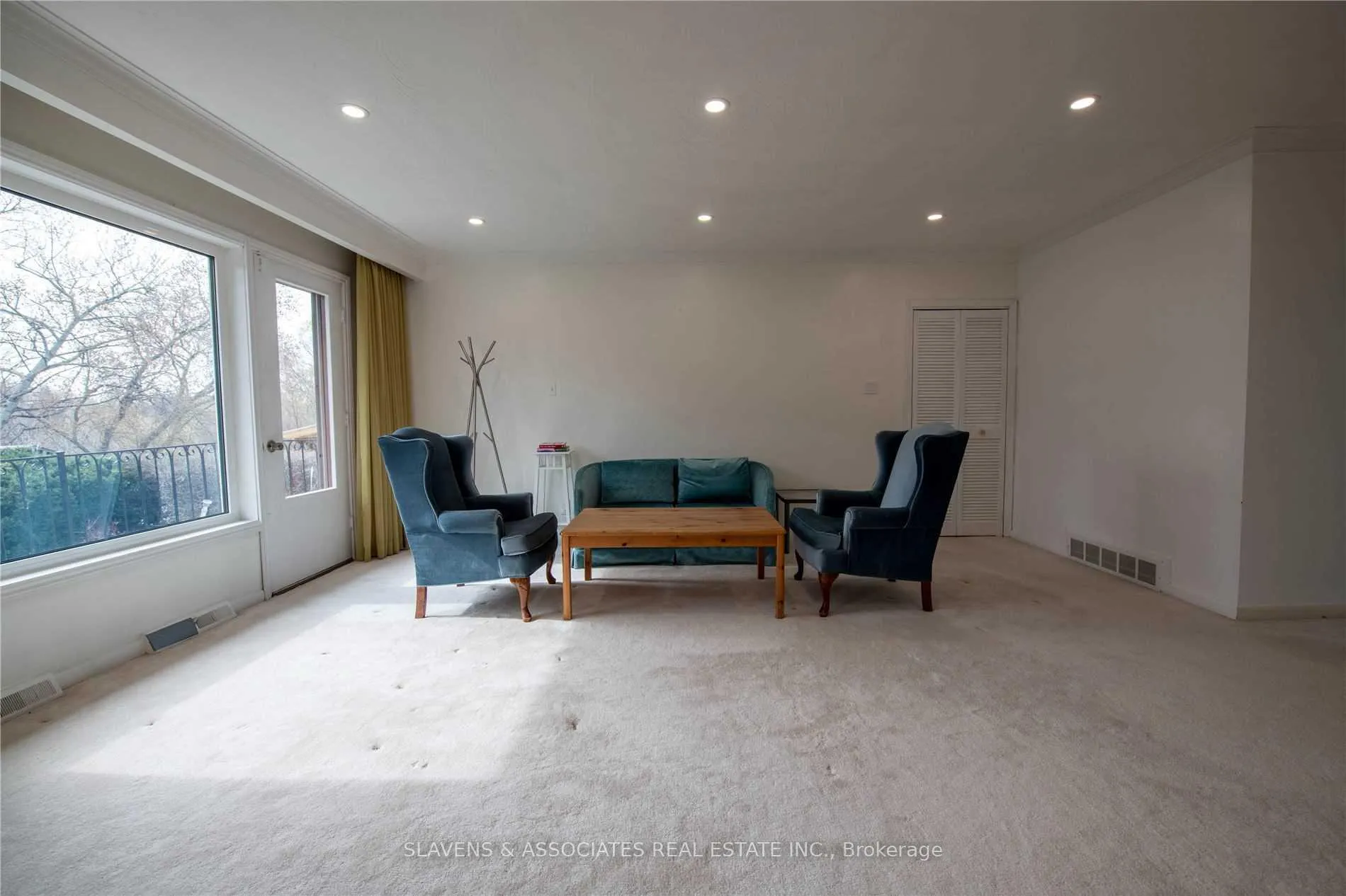 Photo 4 of Unit Upper, 28 Esther Lorrie Drive, Etobicoke, West Humber-Clairville — HOMEH
