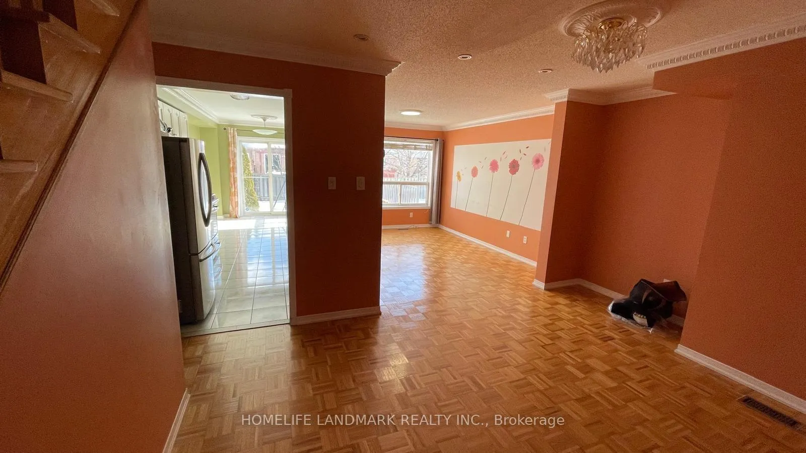 Photo 3 of 21 Monaco Court, Brampton, Fletcher's Meadow — HOMEH