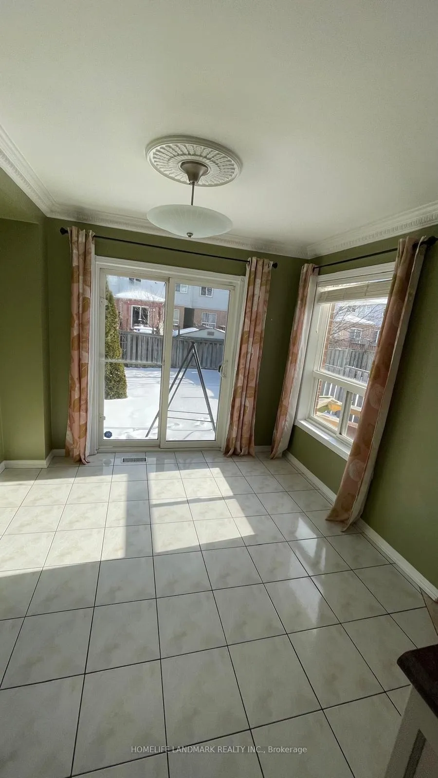 Photo 6 of 21 Monaco Court, Brampton, Fletcher's Meadow — HOMEH