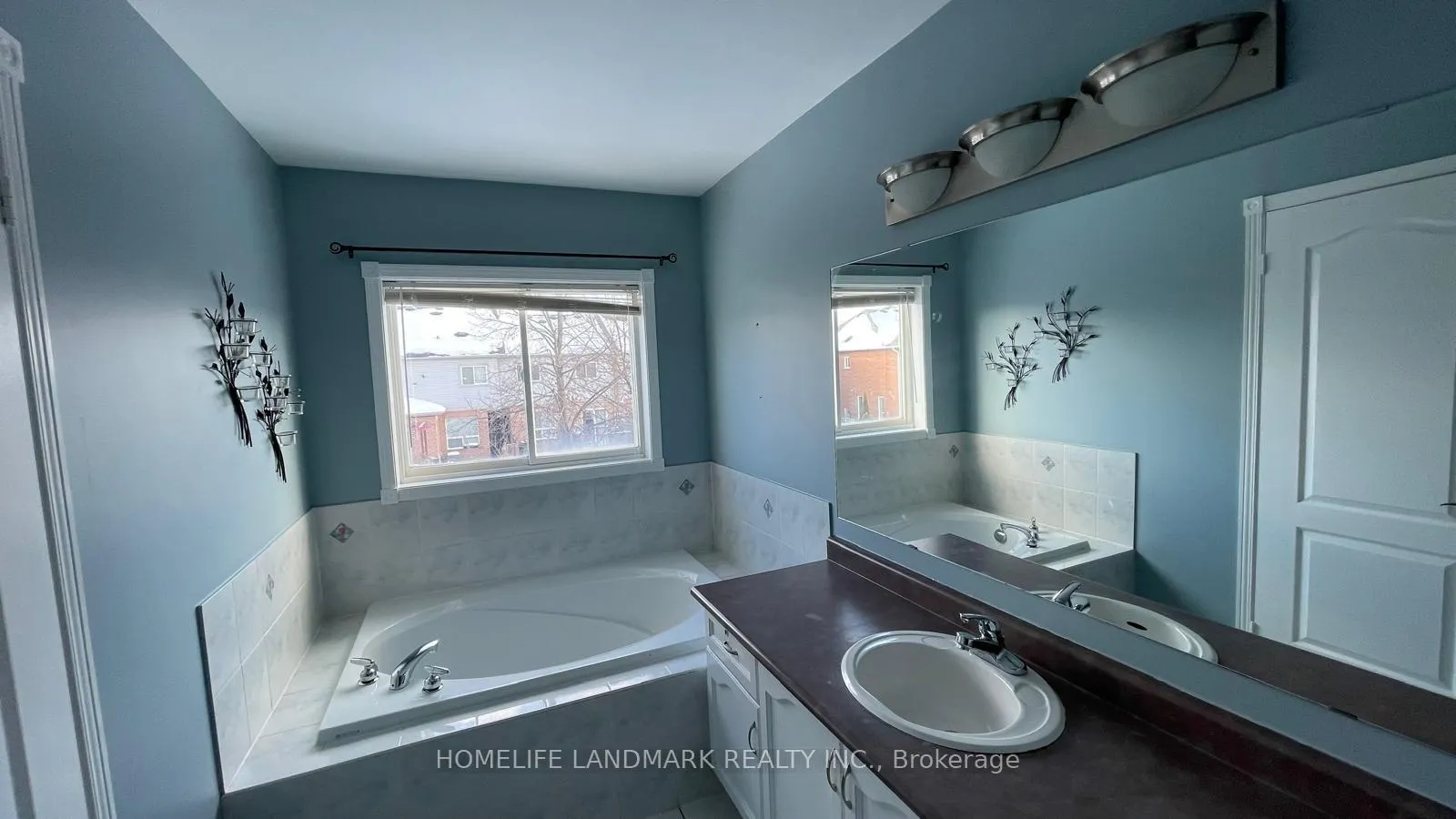 Photo 13 of 21 Monaco Court, Brampton, Fletcher's Meadow — HOMEH