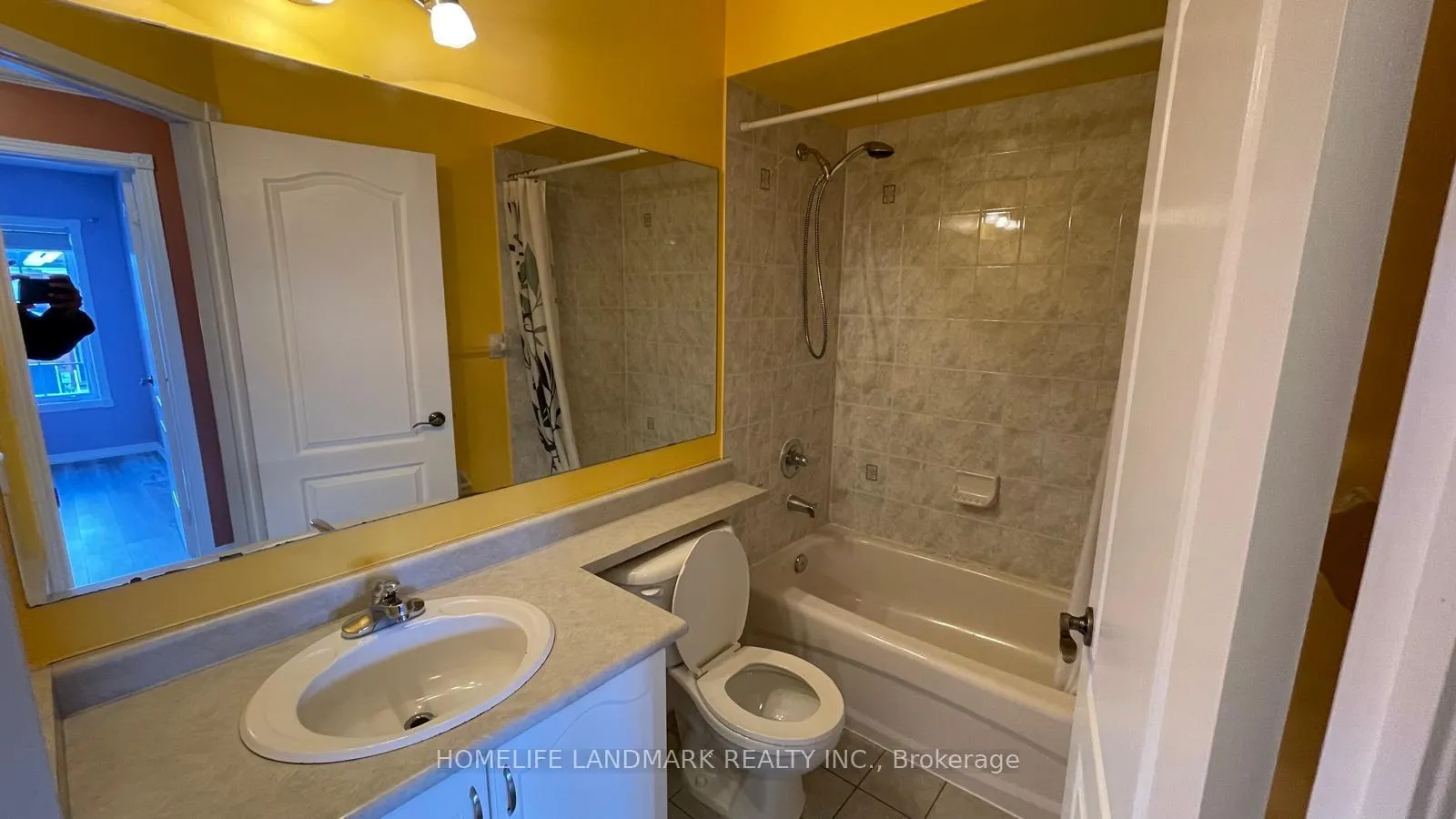 Photo 15 of 21 Monaco Court, Brampton, Fletcher's Meadow — HOMEH