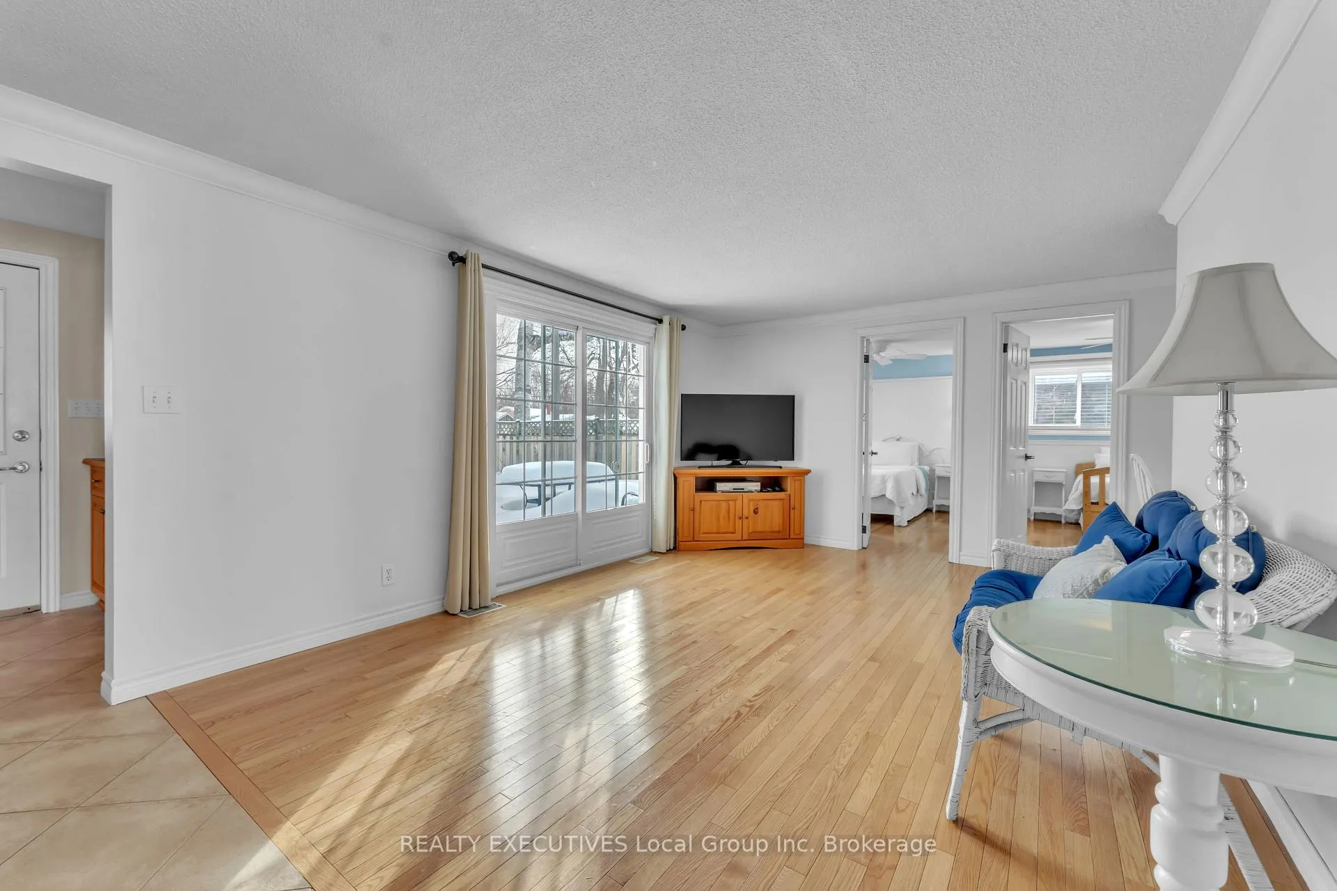 Photo 10 of 981 Premier Road, North Bay, Ferris — HOMEH