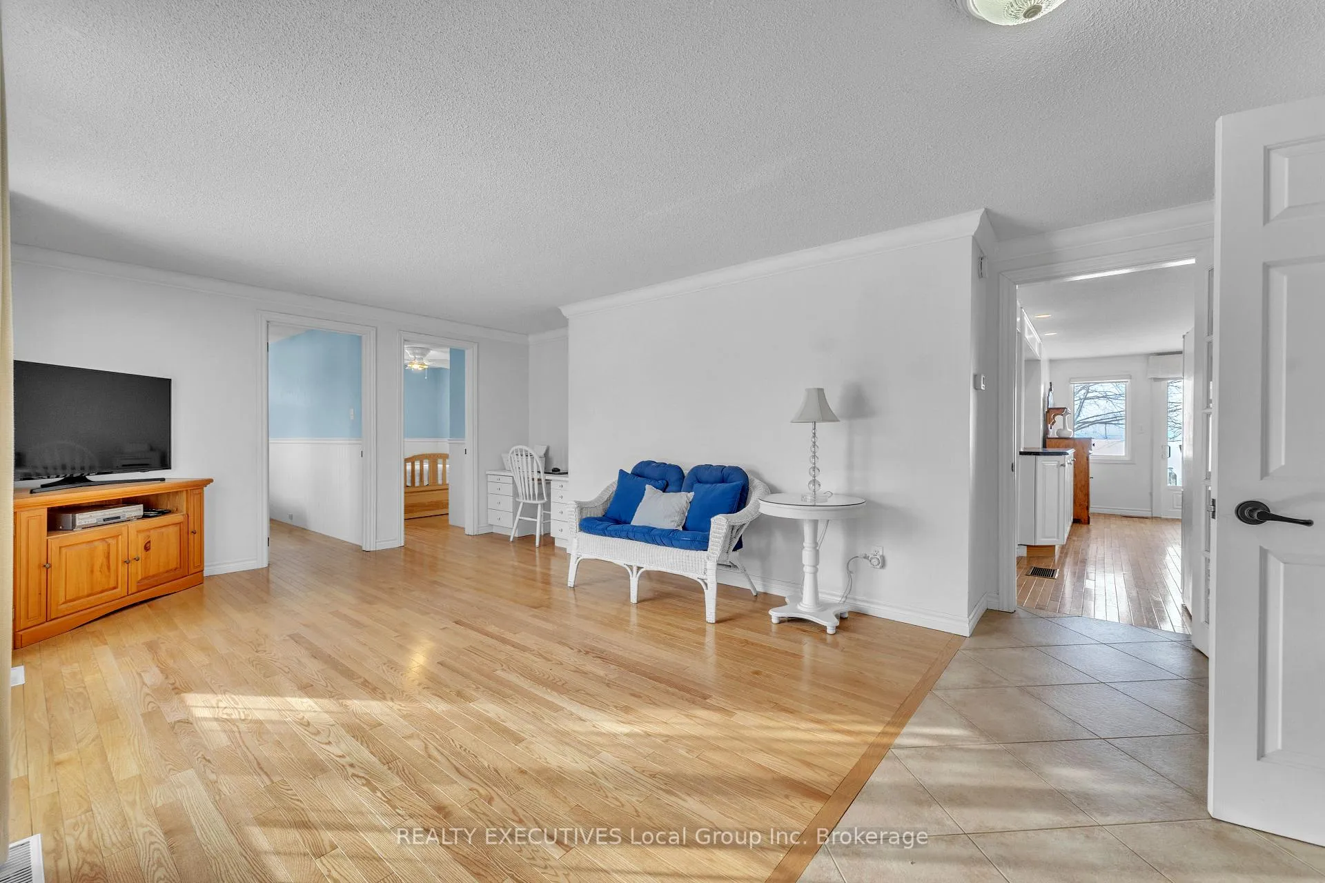 Photo 11 of 981 Premier Road, North Bay, Ferris — HOMEH