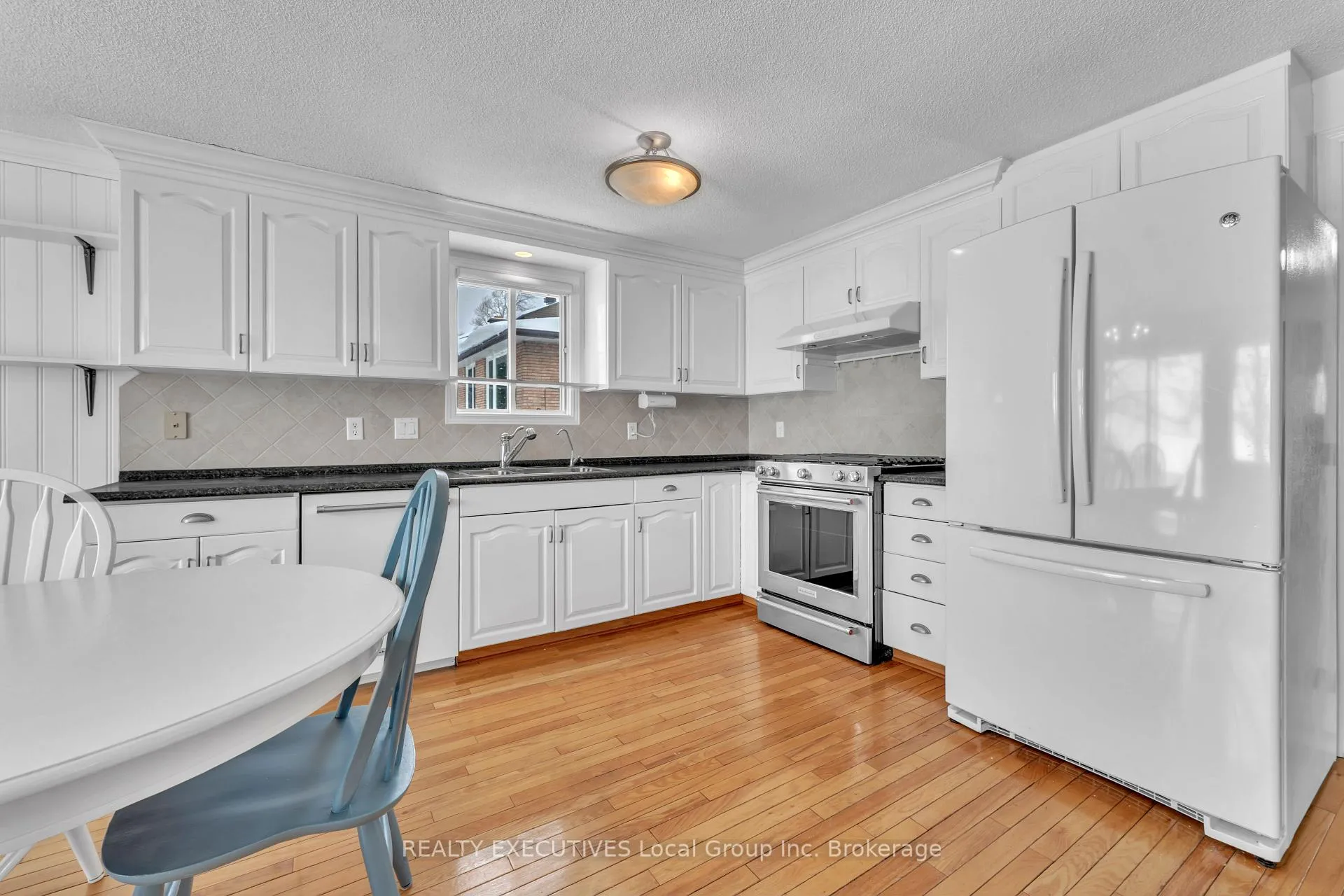Photo 17 of 981 Premier Road, North Bay, Ferris — HOMEH
