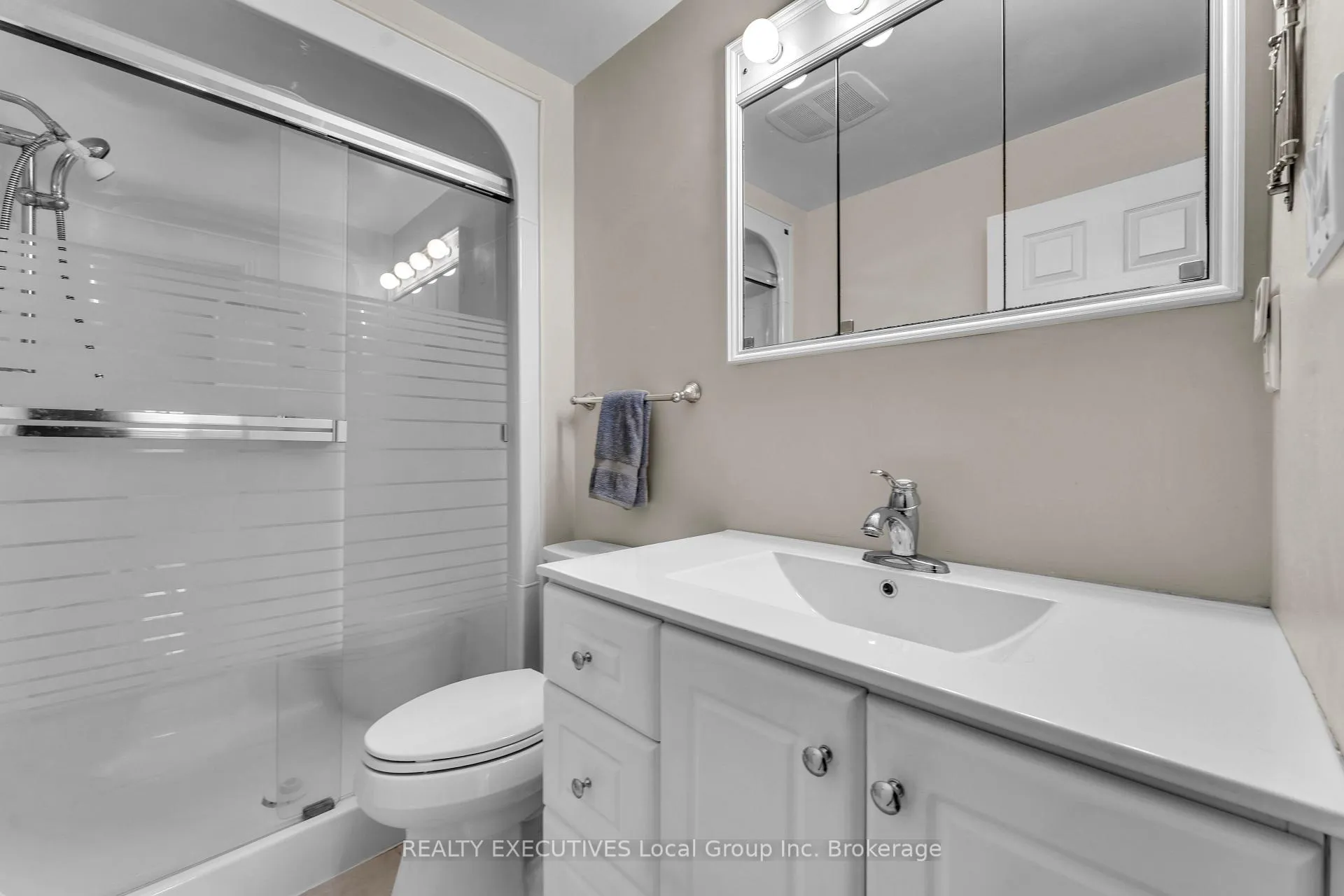 Photo 31 of 981 Premier Road, North Bay, Ferris — HOMEH