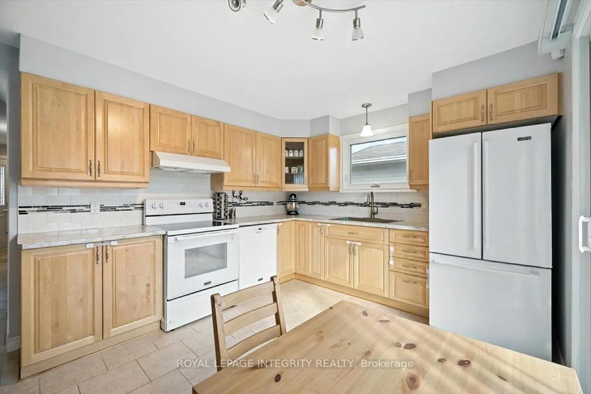 Photo 13 of 1097 Moselle Crescent, Ottawa, Convent Glen — HOMEH