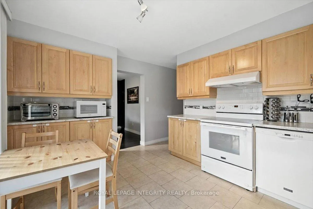 Photo 14 of 1097 Moselle Crescent, Ottawa, Convent Glen — HOMEH