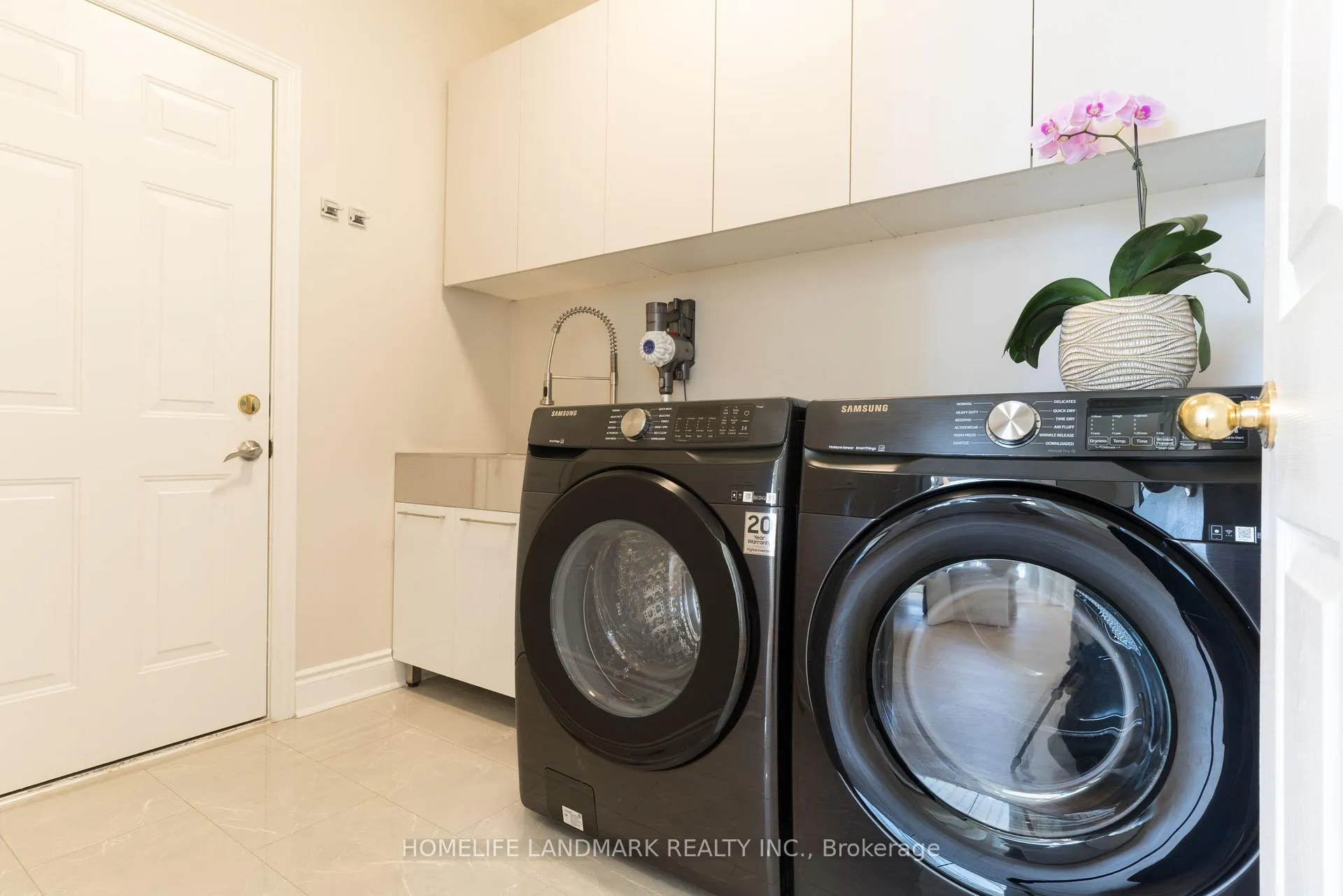 Photo 36 of 63 Sunburst Crescent, Markham, Greensborough — HOMEH