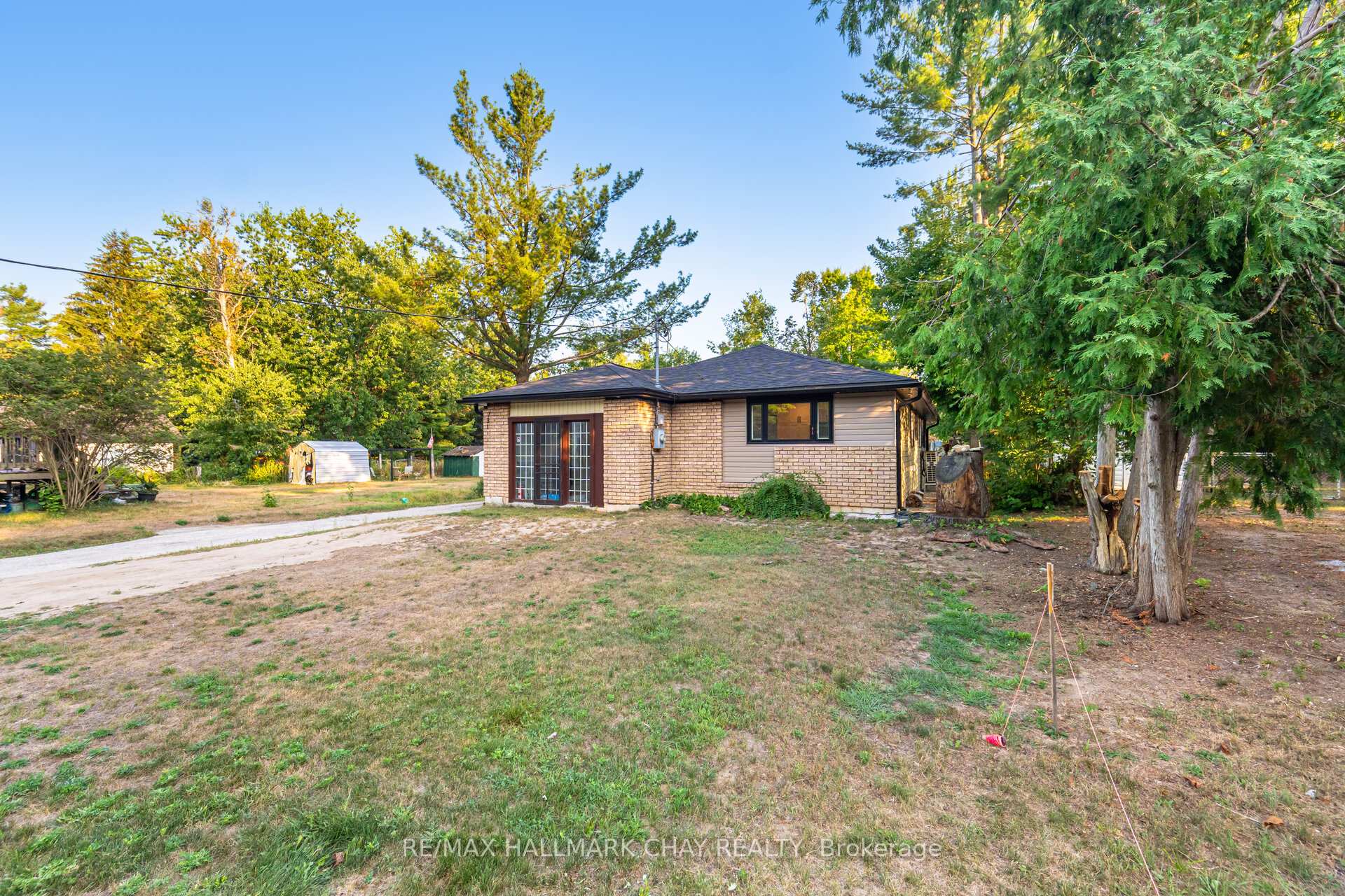 Photo 4 of 731 Pinegrove Avenue, Innisfil, Rural Innisfil — HOMEH